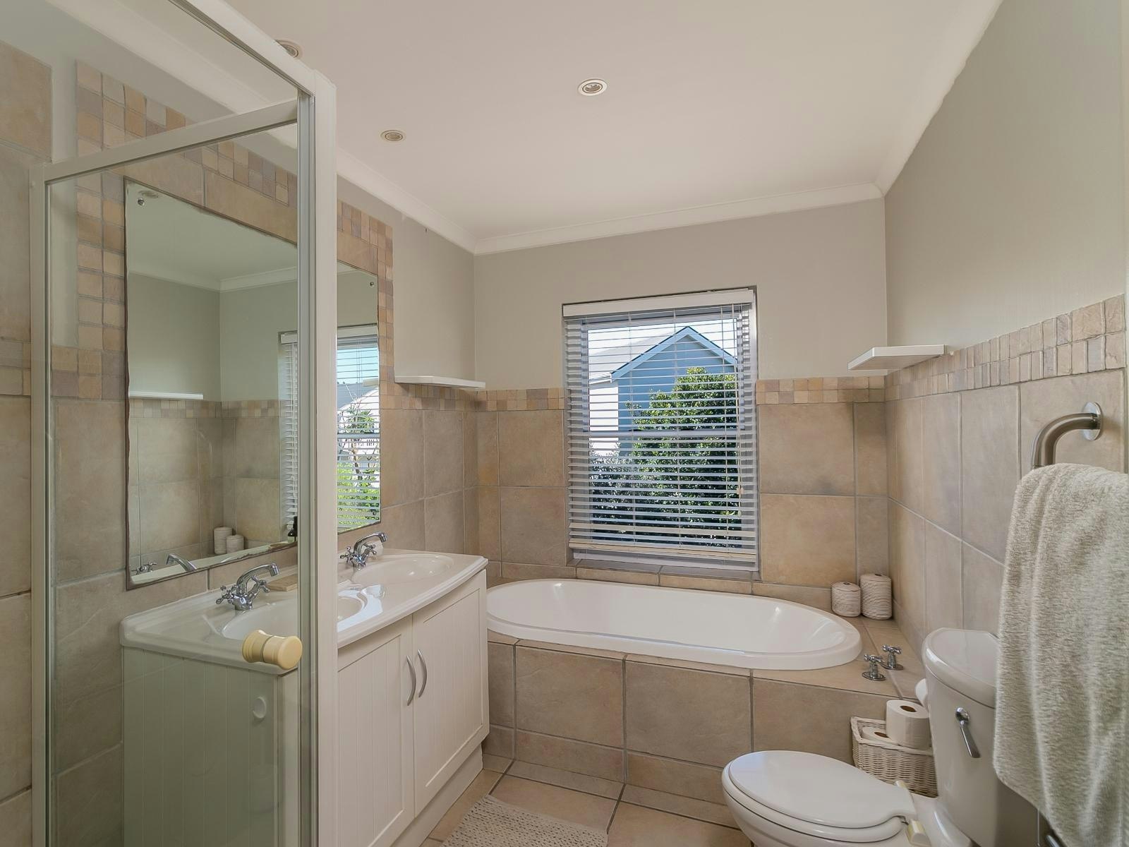 Comfy Home on Thesen with pool image no 18 of 39