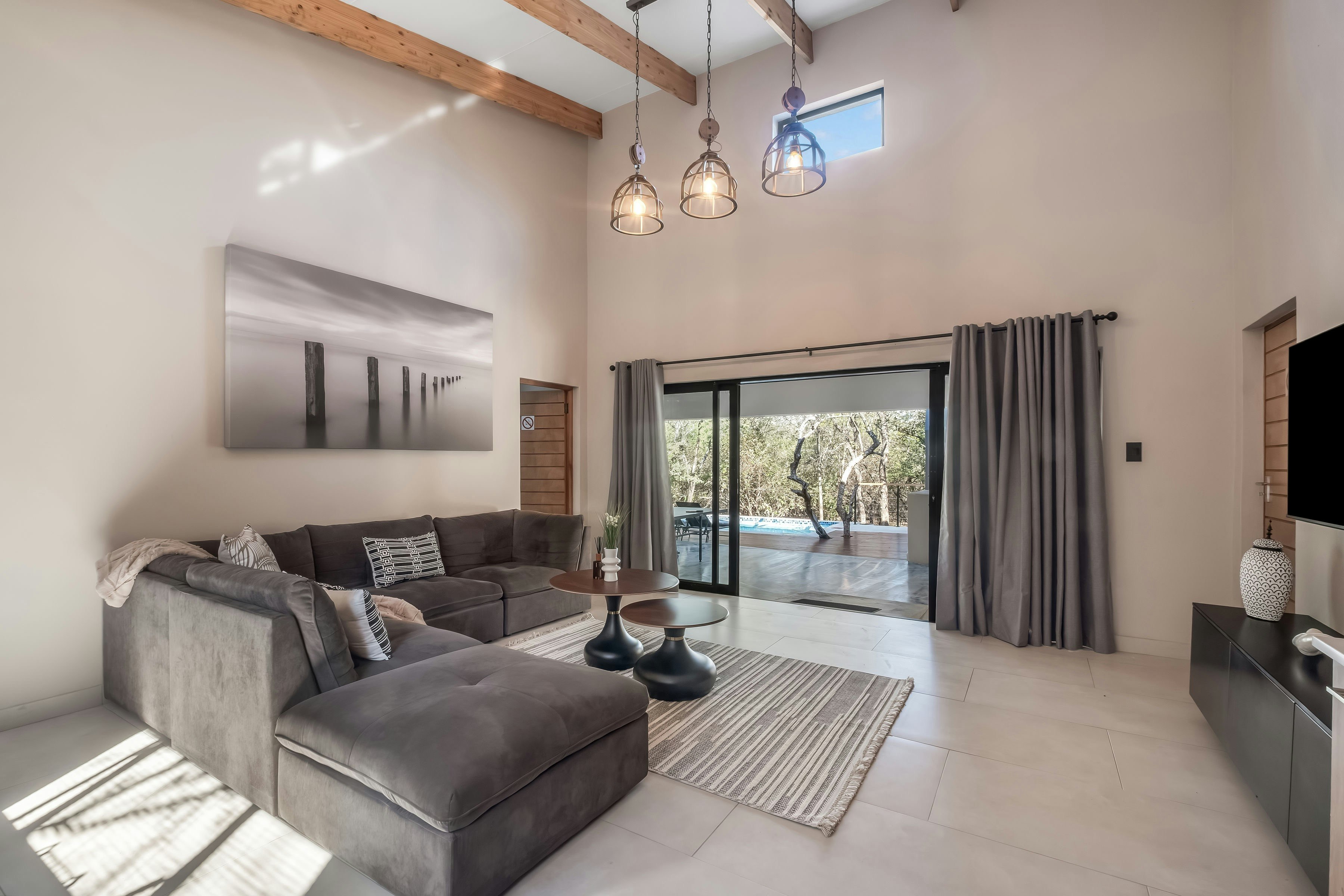 Yana’s Luxury Villa image no 9 of 25