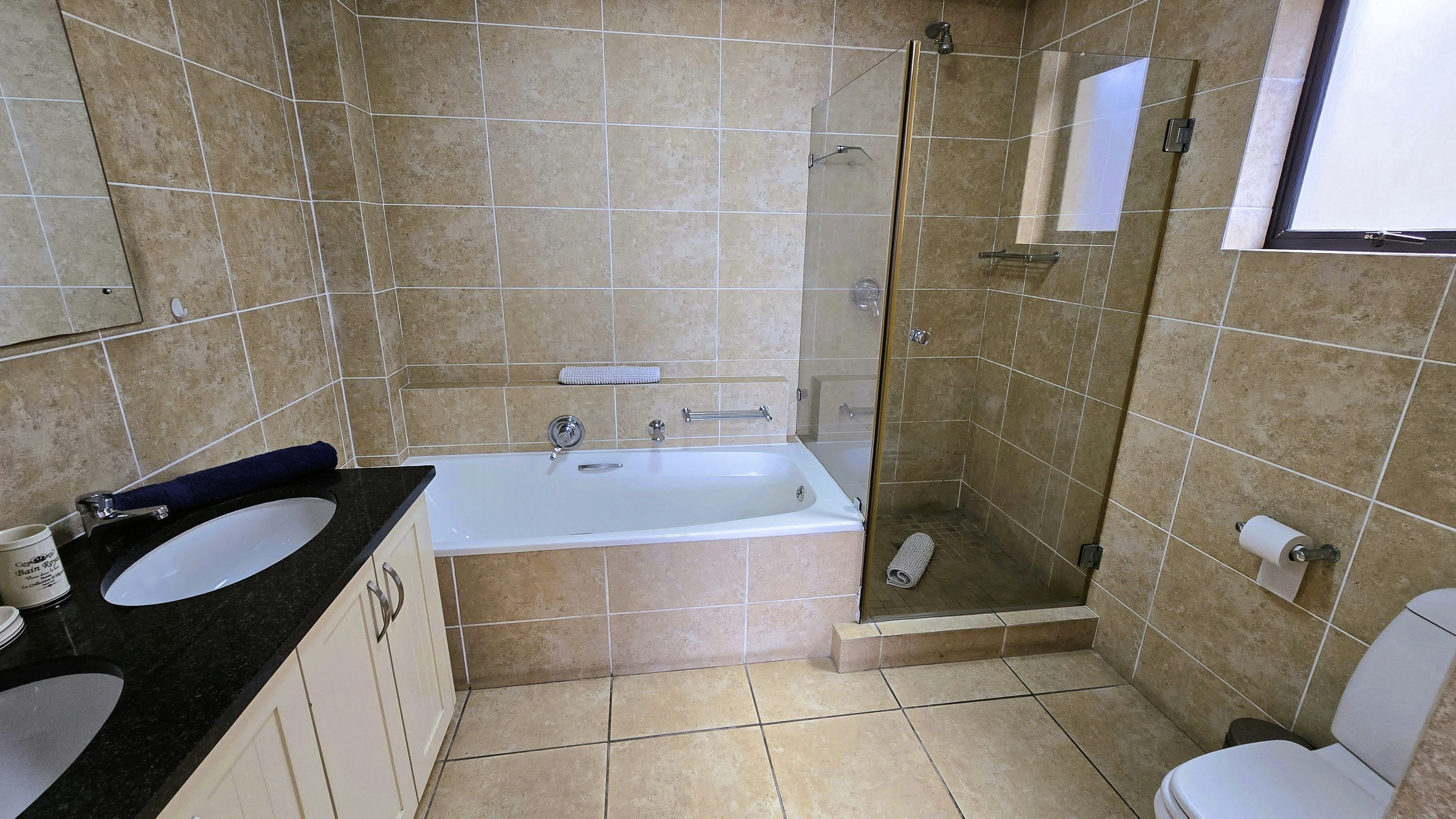 2 Tivoli Luxury Self Catering image no 17 of 24