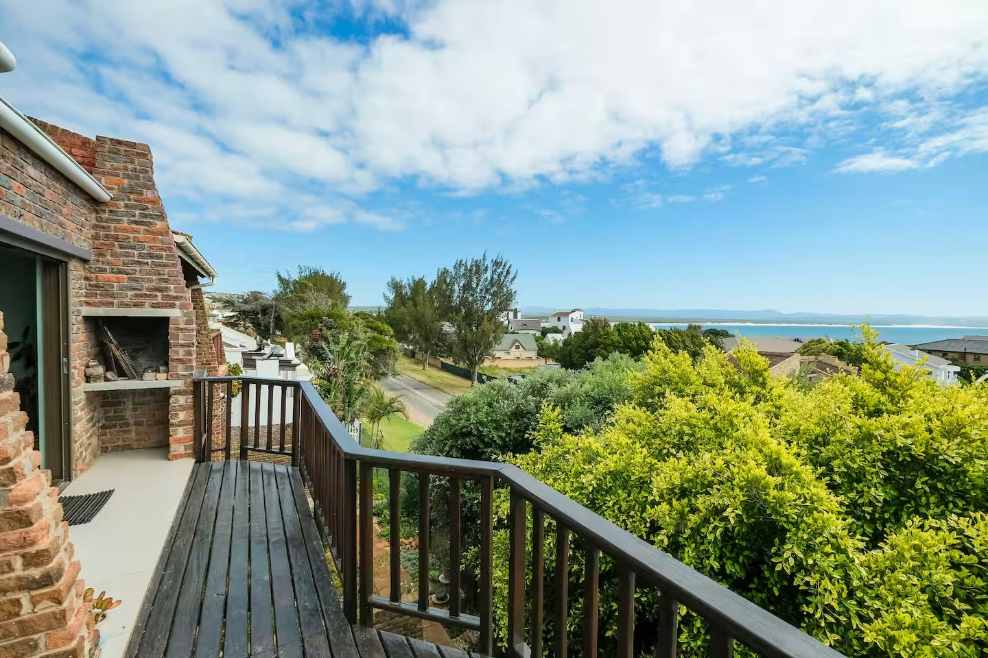 J-Bay Holiday Home image no 2 of 43