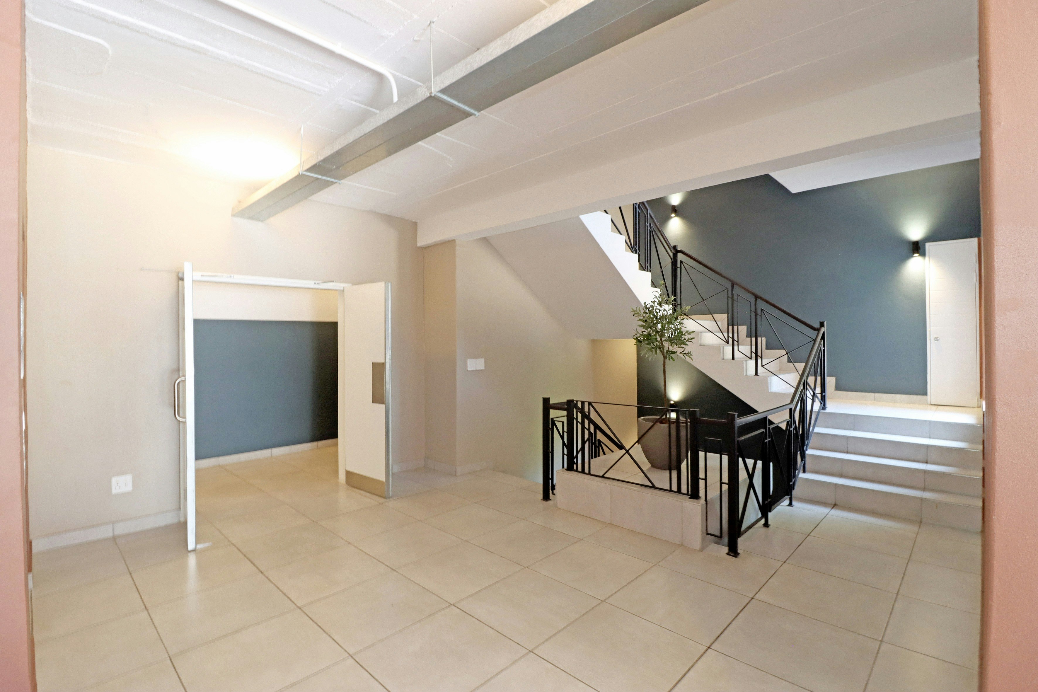 Elegant Studio in Illovo image no 36 of 38