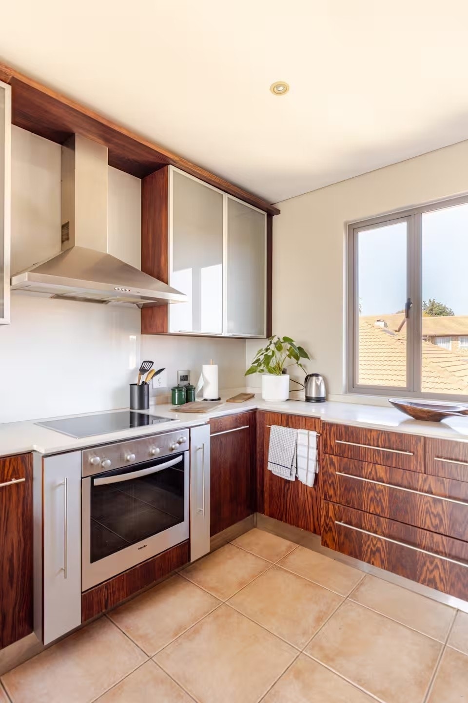 Eastbridge Off Kloof image no 7 of 40