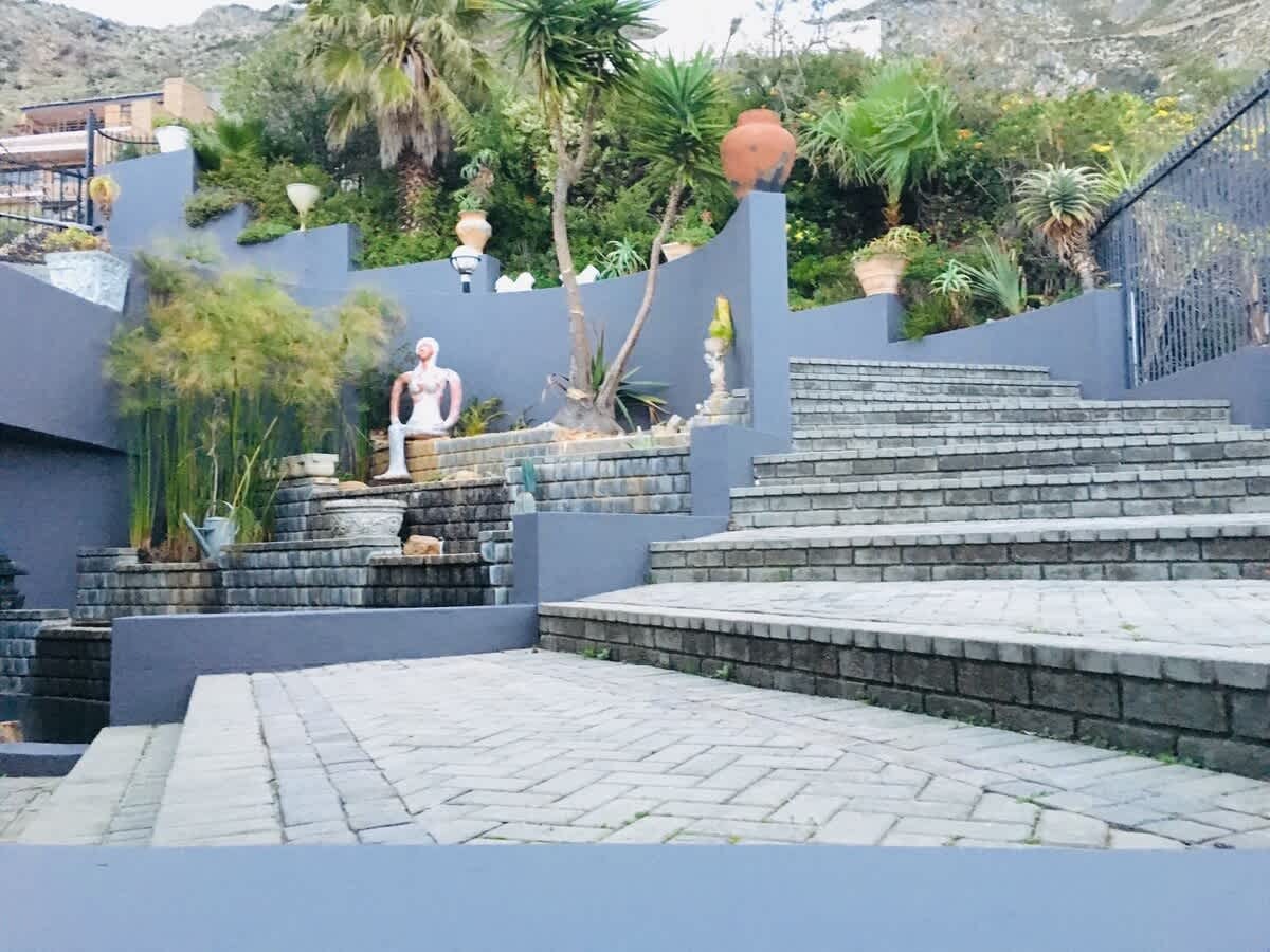 Gordon's Bay Villa with Sea and Mountain Views image no 31 of 38
