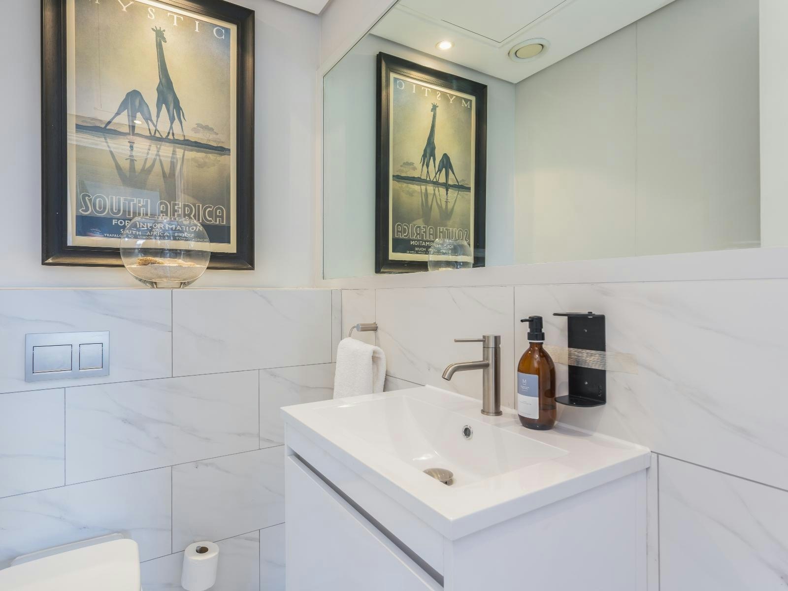 Mountain Marina - Two Bedroom Premier 17 image no 8 of 17