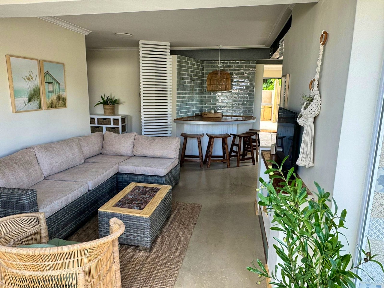 Jeffreys Bay Accommodation at  | Viya