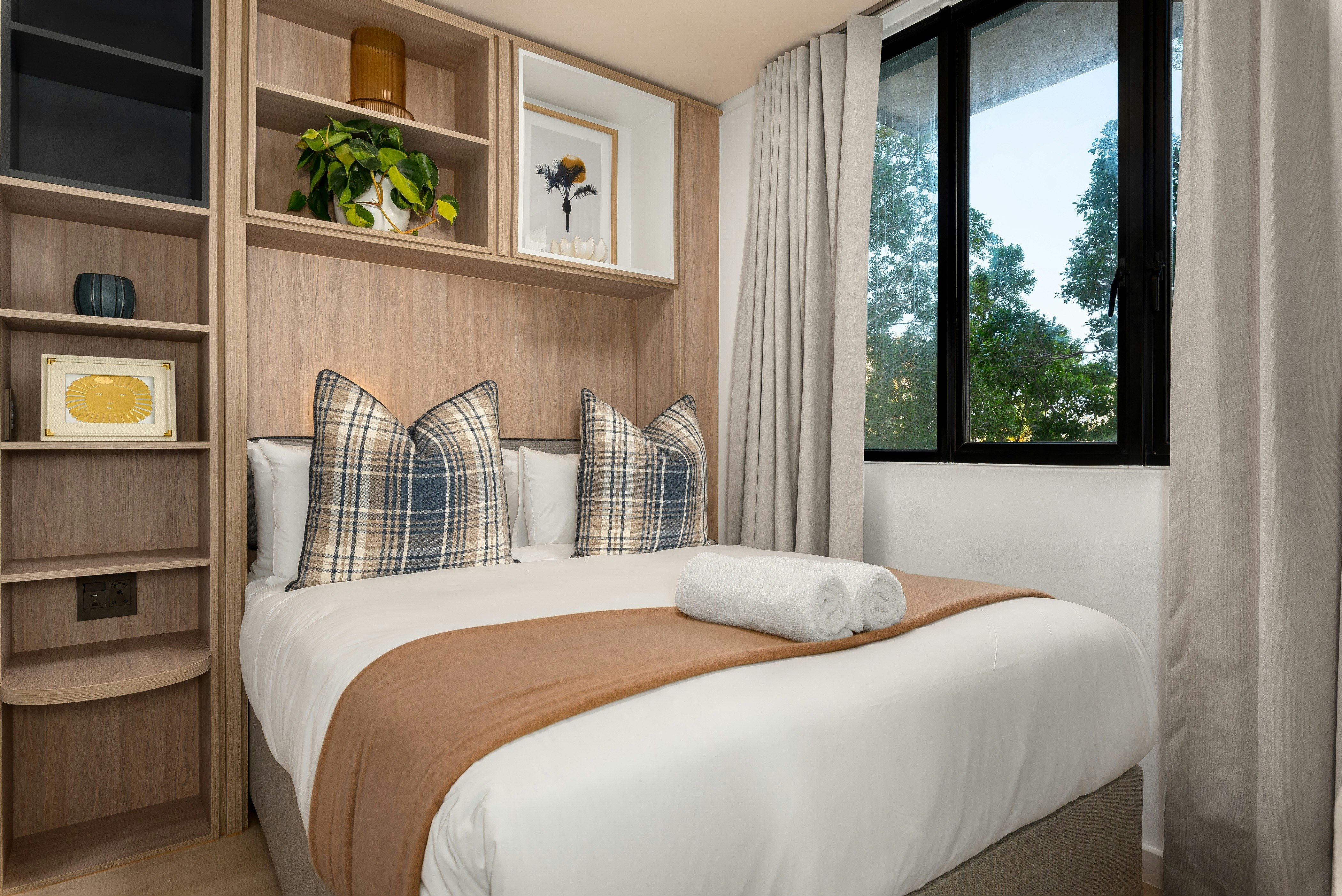 TenOnV | Designer Studio with Table Mountain Views image no 7 of 13