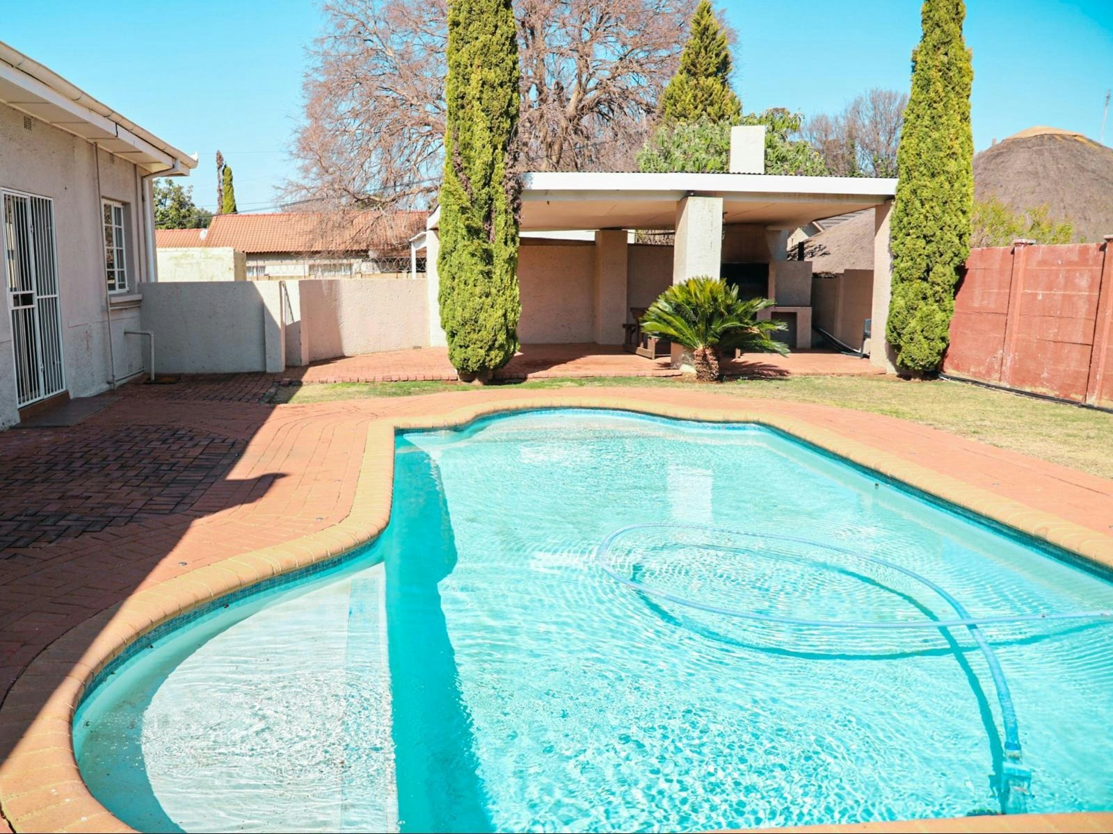 Modern Farm Stays 12 Swart Street image no 2 of 13