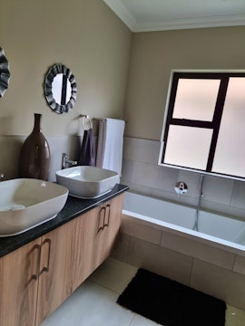 Garden Route Accommodation at The Hill Estate House 24 | Viya