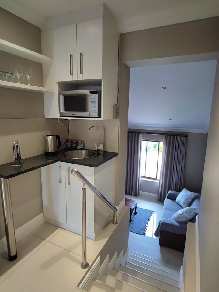 Northern Suburbs Accommodation at Hilltop Guesthouse | Viya
