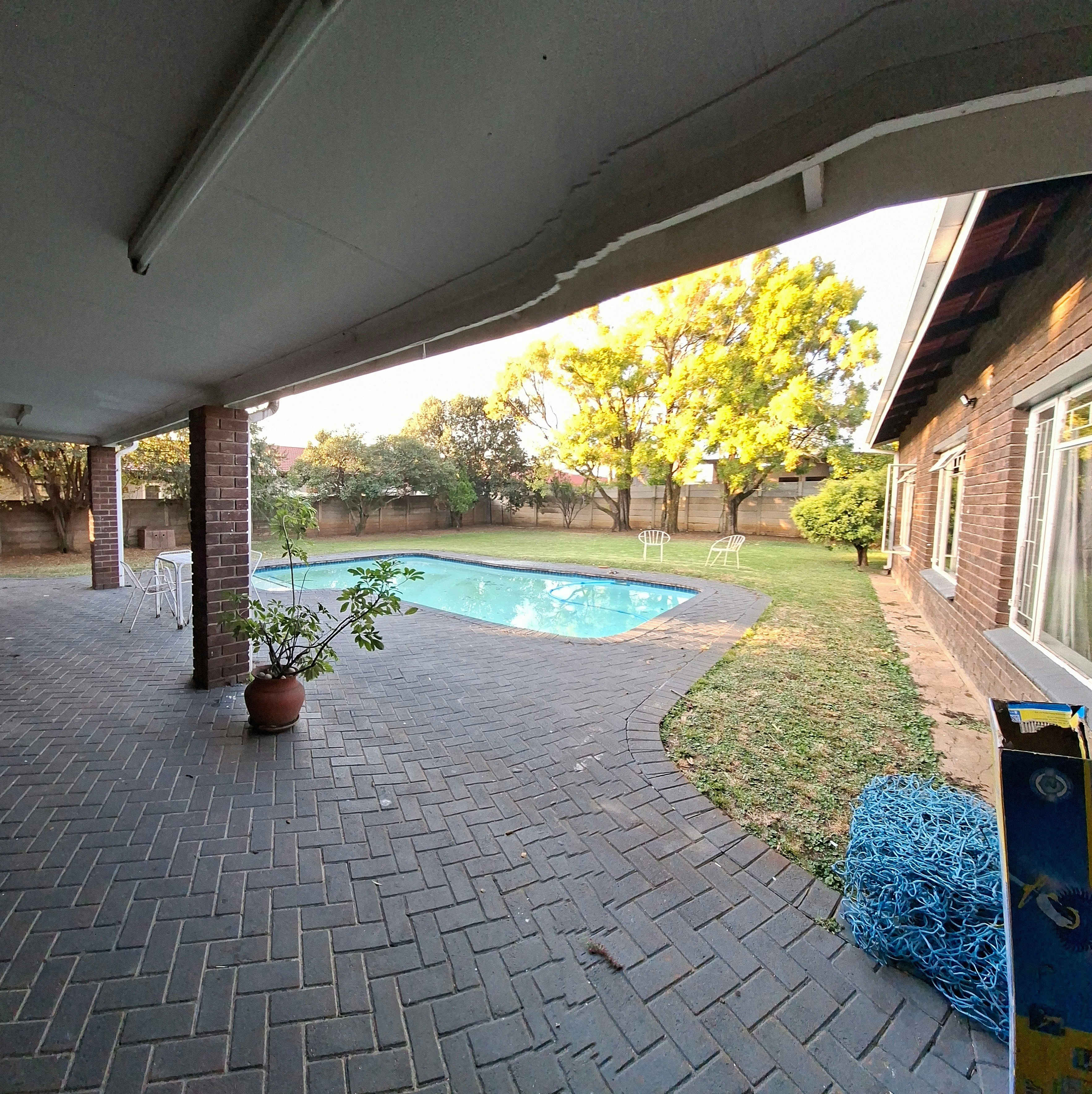 Oolele GuestHouse Newcastle image no 3 of 9