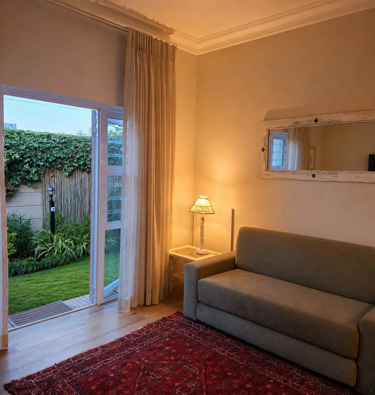 Elegant Garden Cottage in Upper Claremont image no 13 of 17