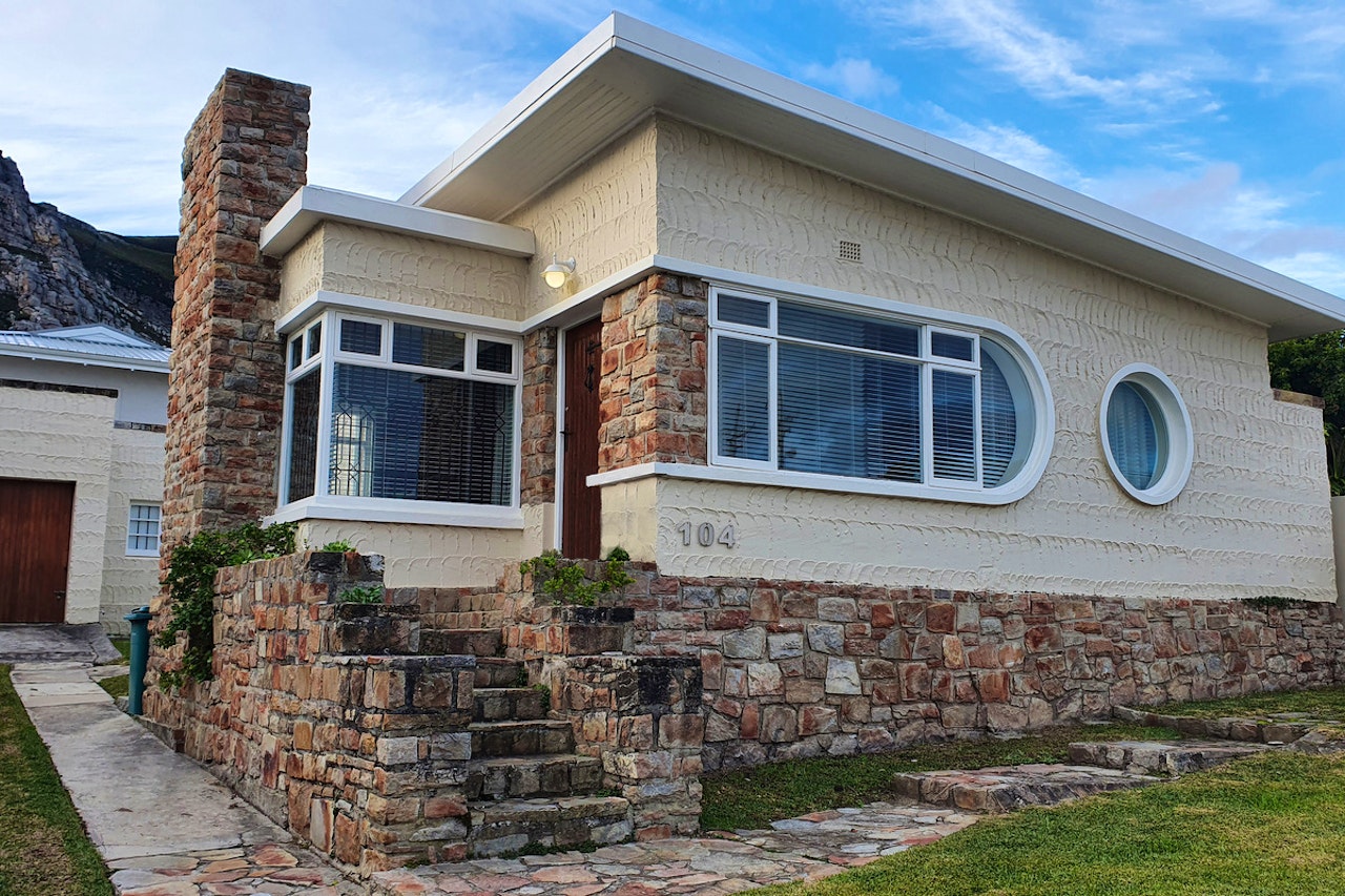 Hermanus Accommodation at  | Viya