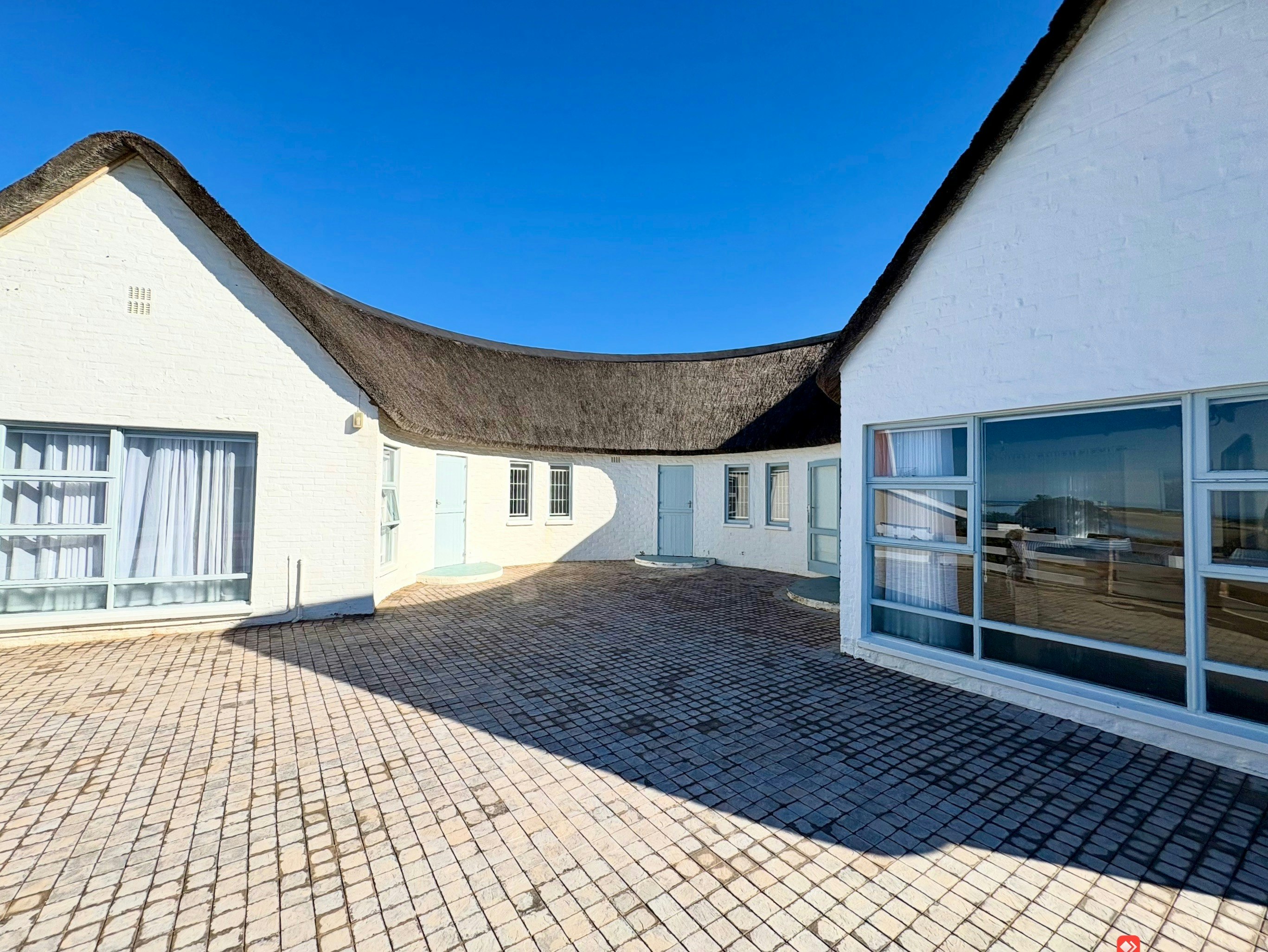 Stilbaai Family Holiday Home image no 3 of 21