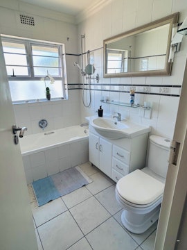 Bloubergstrand Accommodation at Zithelo Guest House | Viya