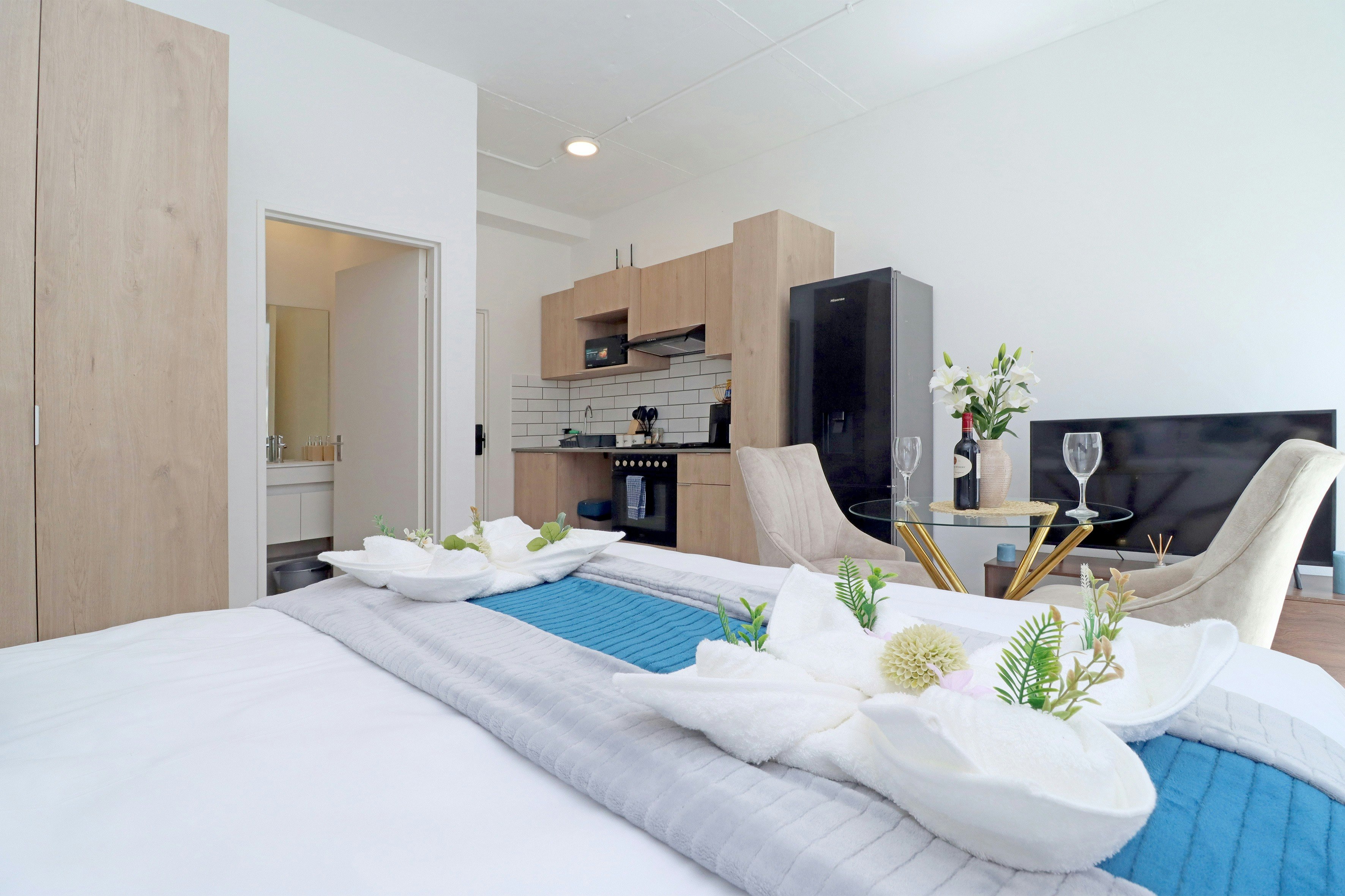 Elegant Studio in Illovo image no 10 of 38