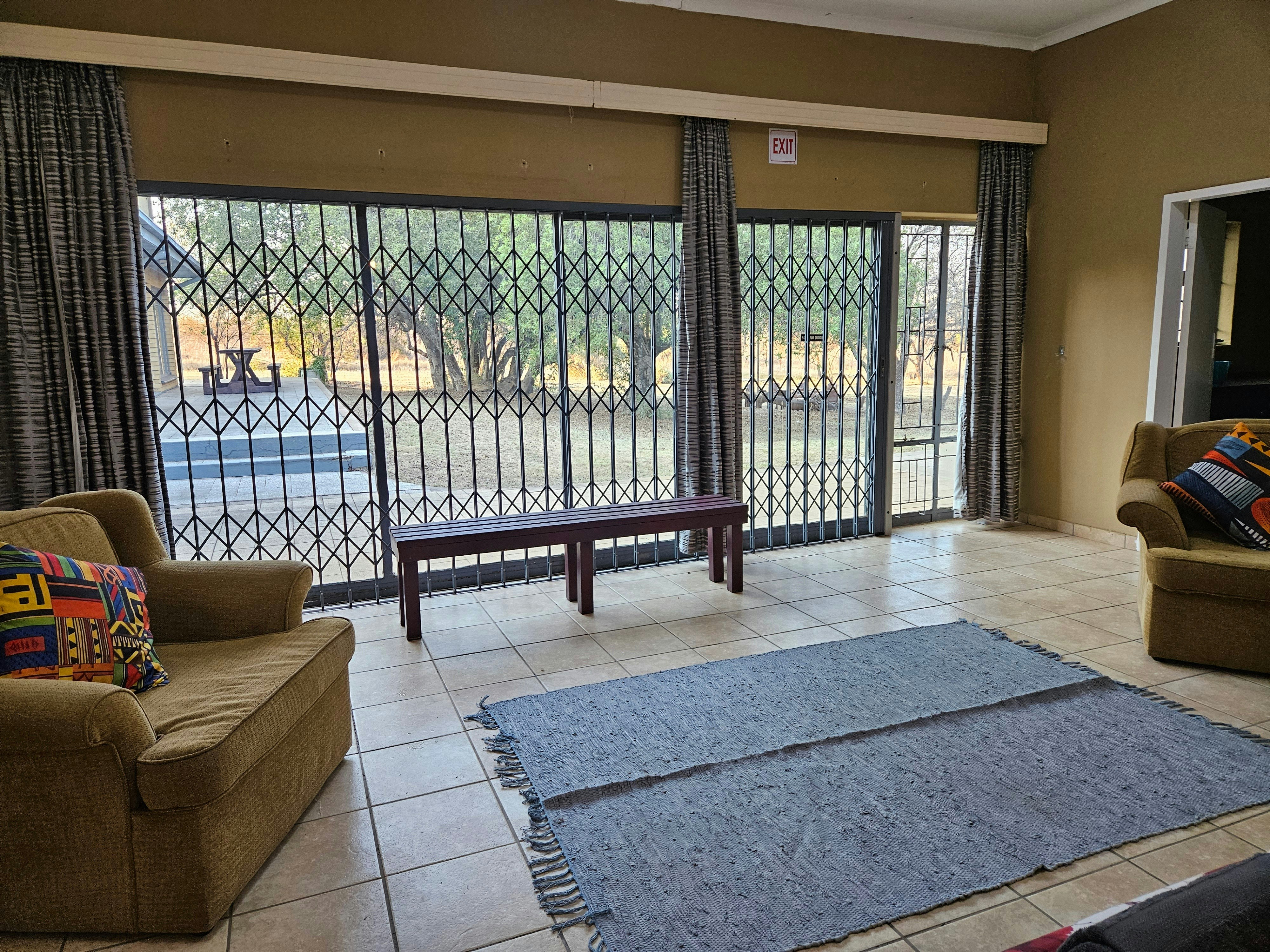 Tambuki Backpackers & Self-catering - Dinokeng image no 7 of 15