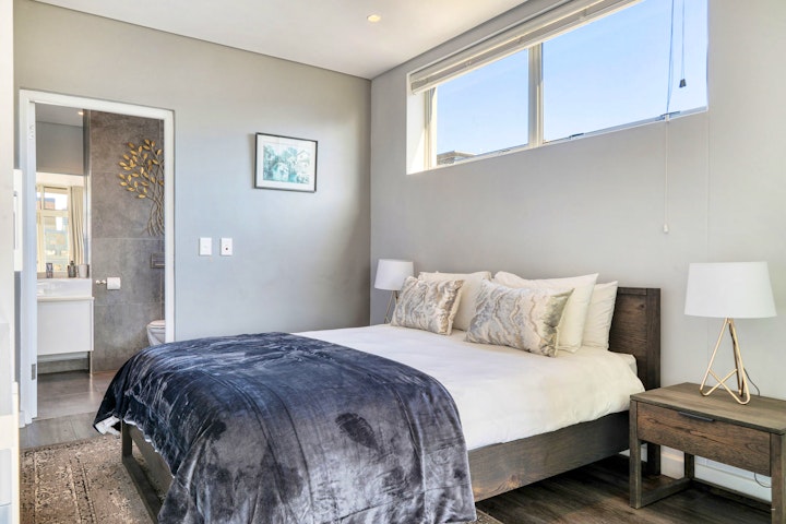 Cape Town Accommodation at Tranquil Corner Apartment 802 | Viya