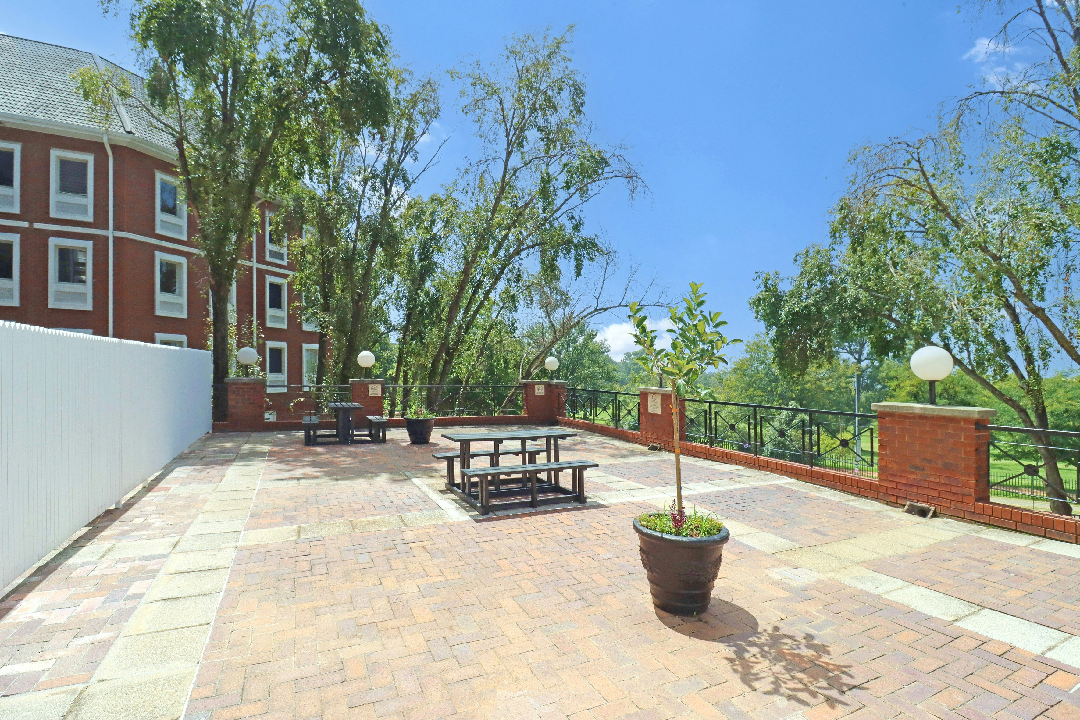 Elegant Studio in Illovo image no 30 of 38