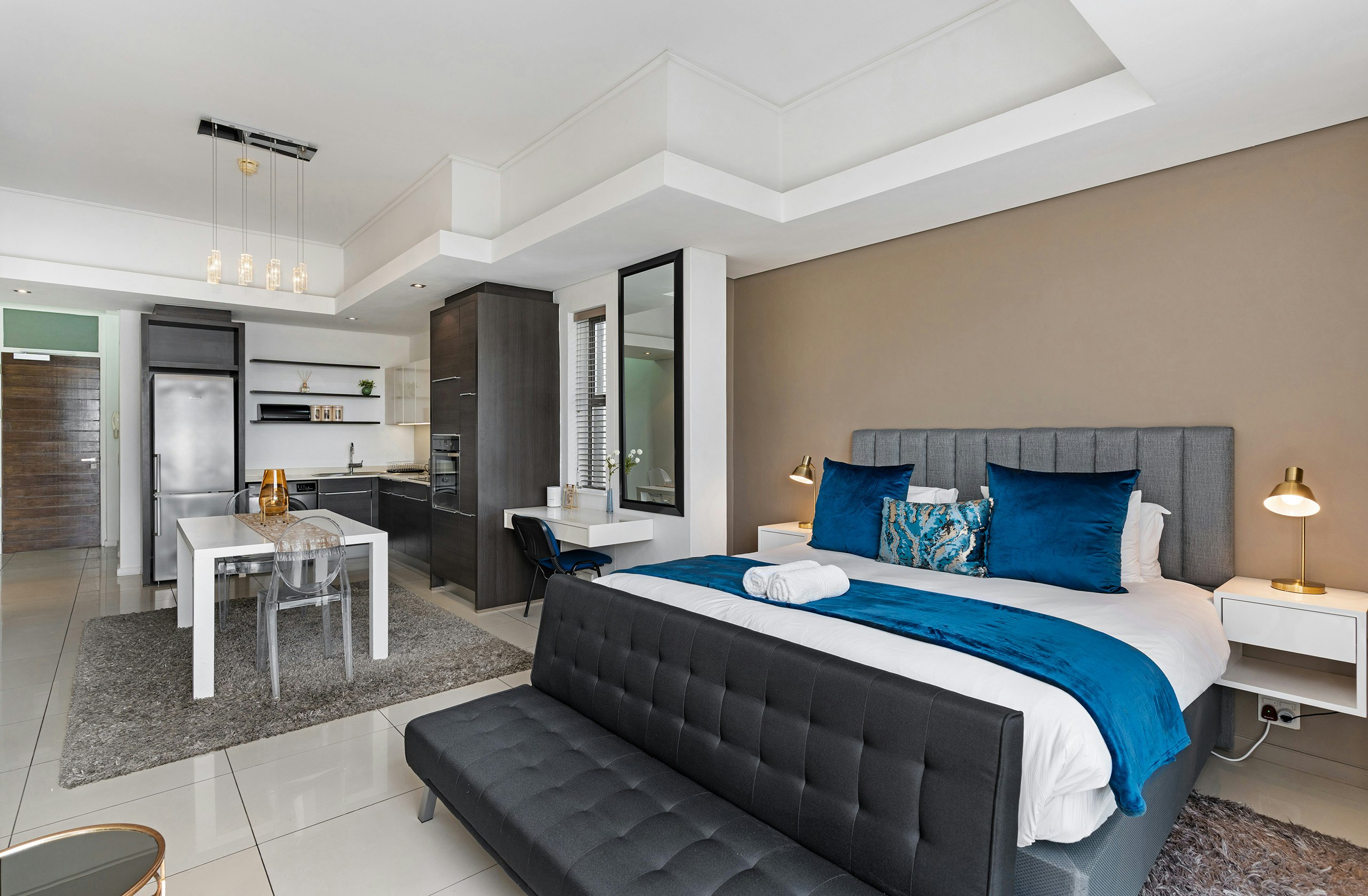 Luxury Stay Crystal Towers image no 5 of 17