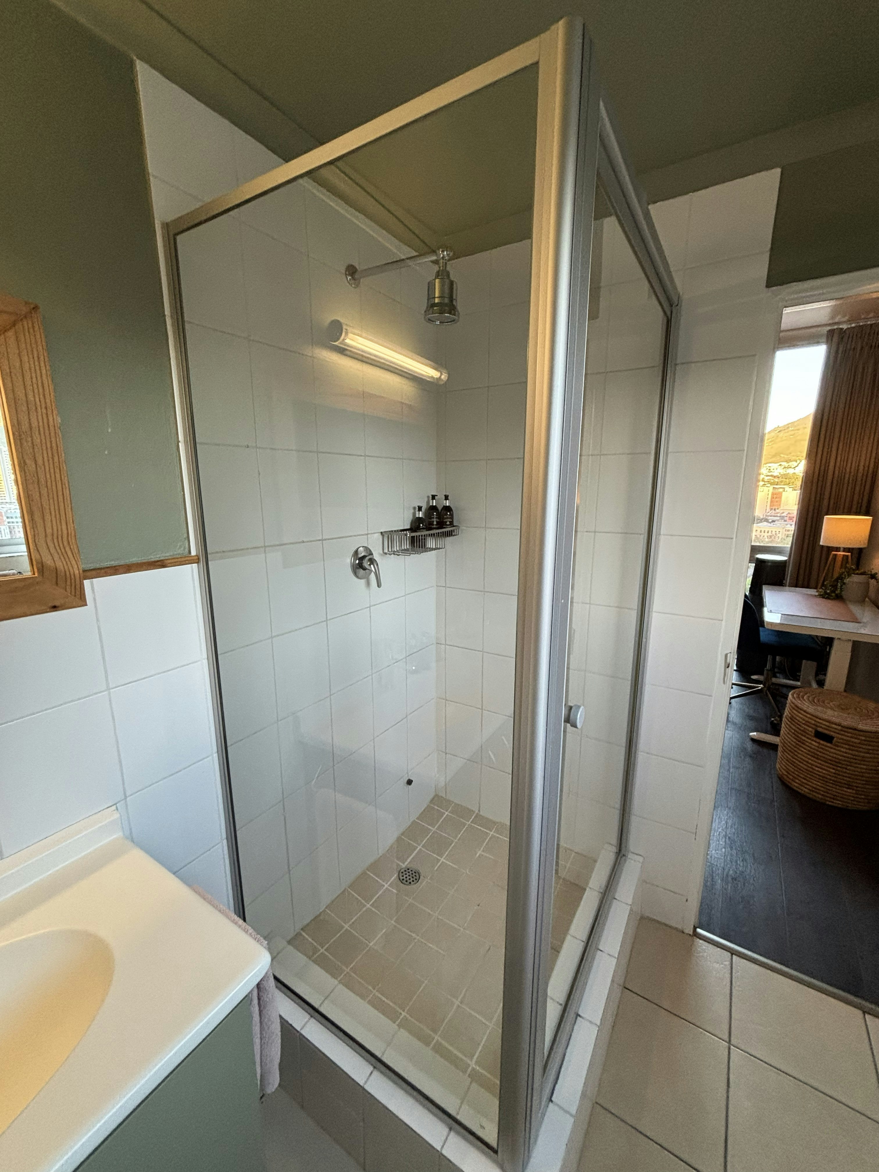 Luxury Top-Floor Retreat image no 45 of 82