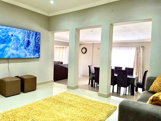 Ansteys Beach Accommodation at  | Viya