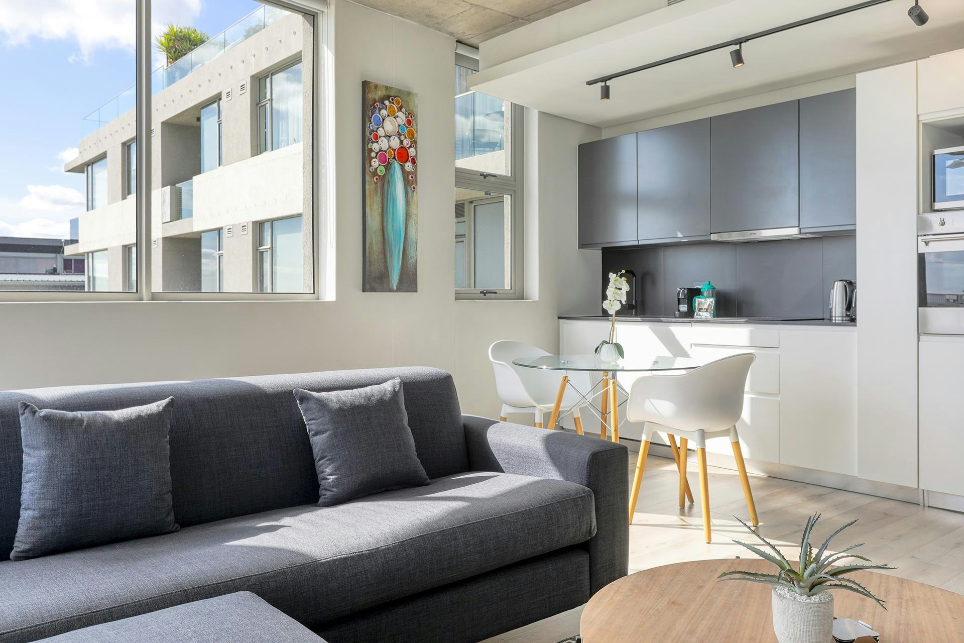 604 Luxury City View image no 7 of 16