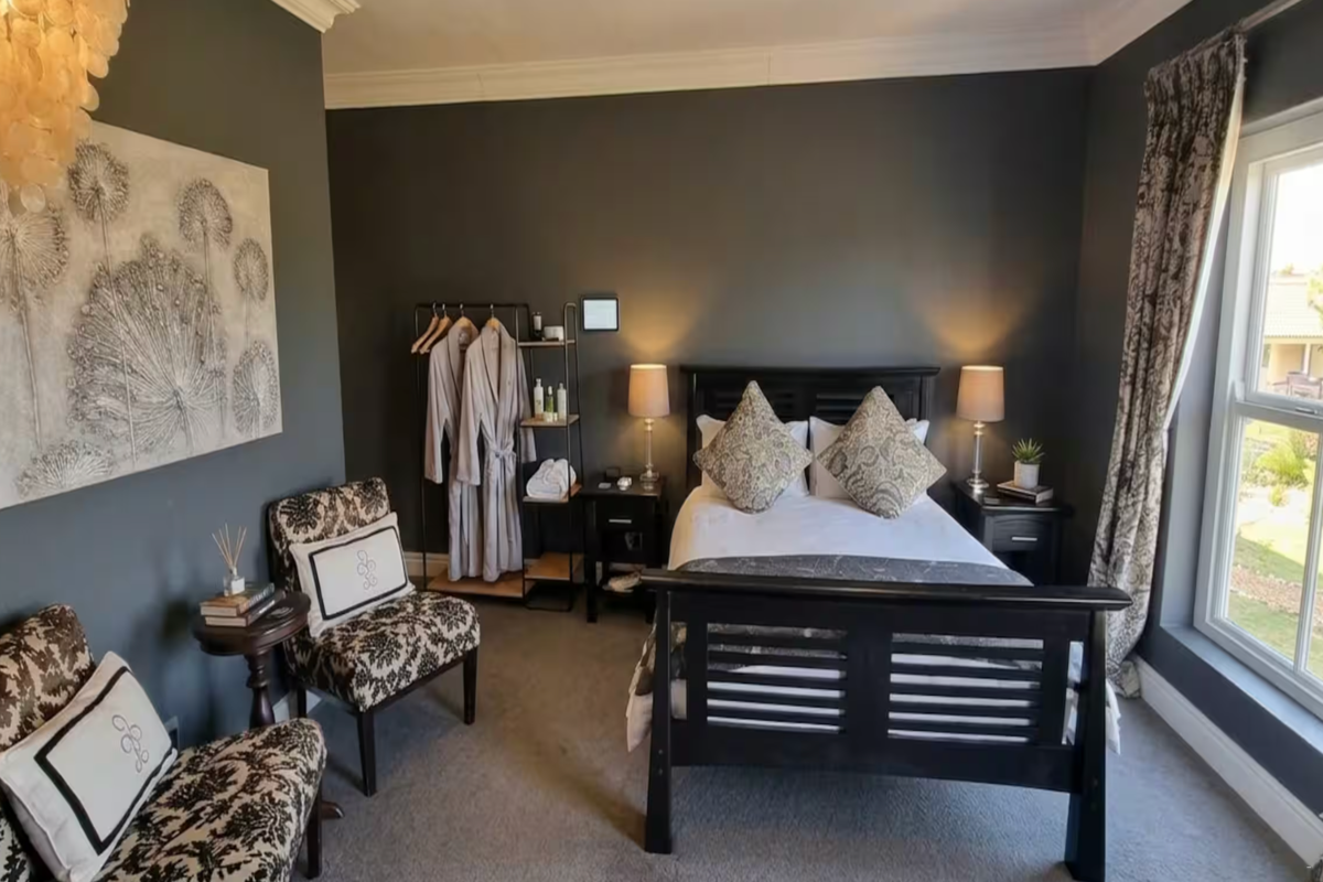 Sandmartins Luxury Villa image no 7 of 55