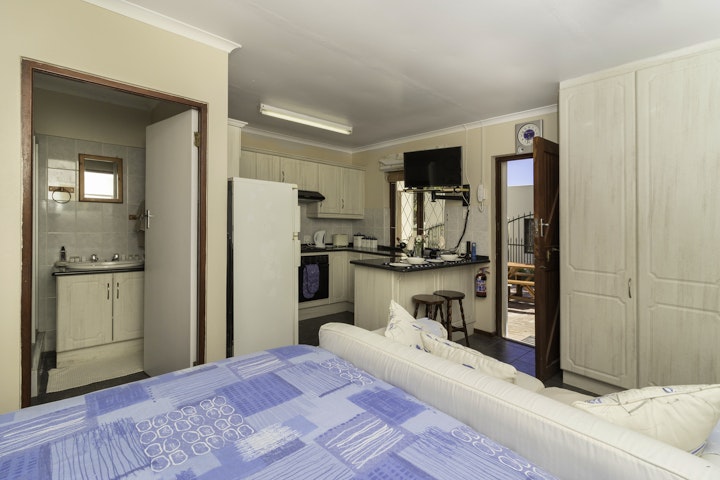 Sarah Baartman District Accommodation at Dunwerkin Bachelor Flat | Viya