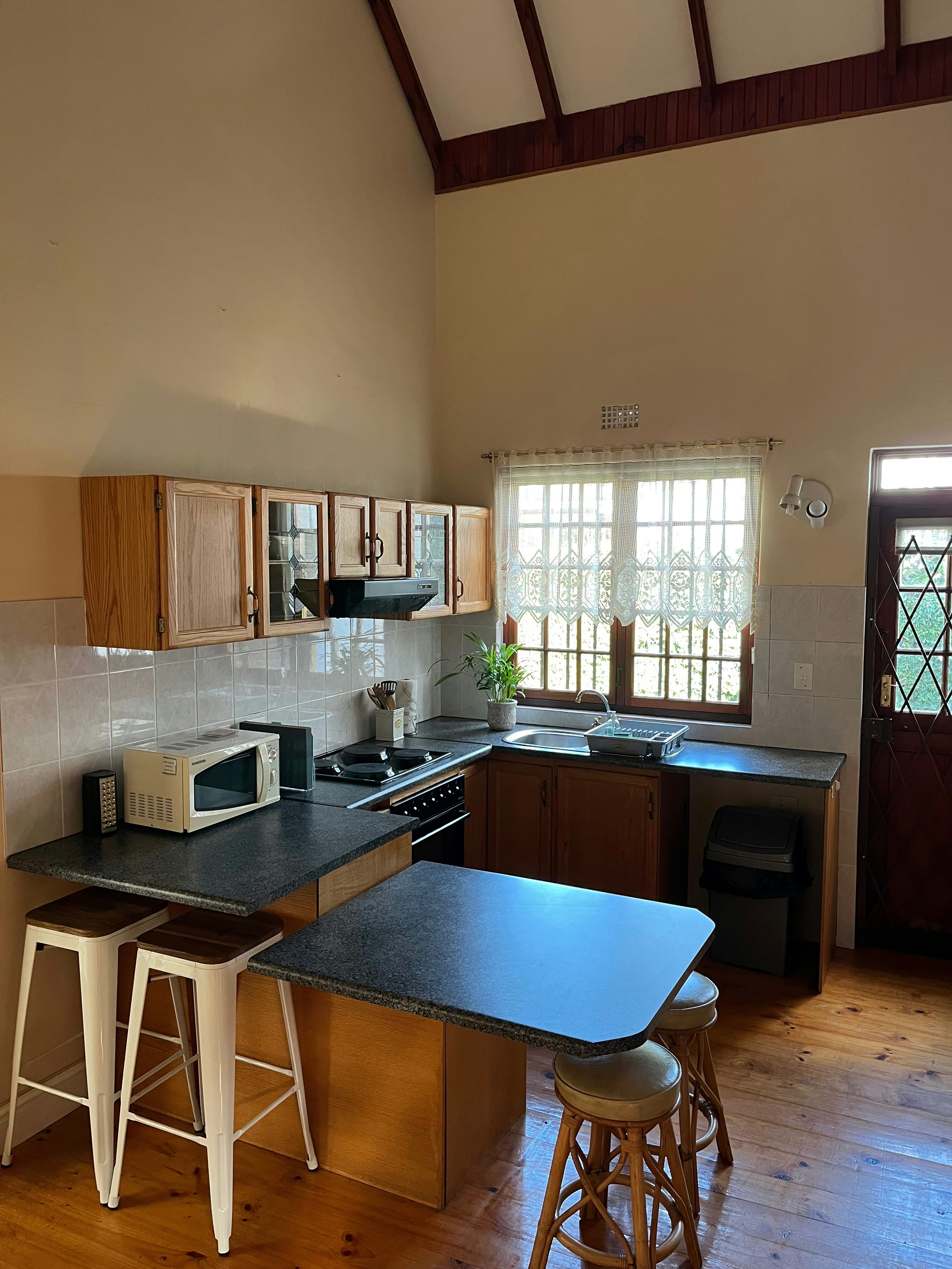 Paarl Central Apartment image no 1 of 14