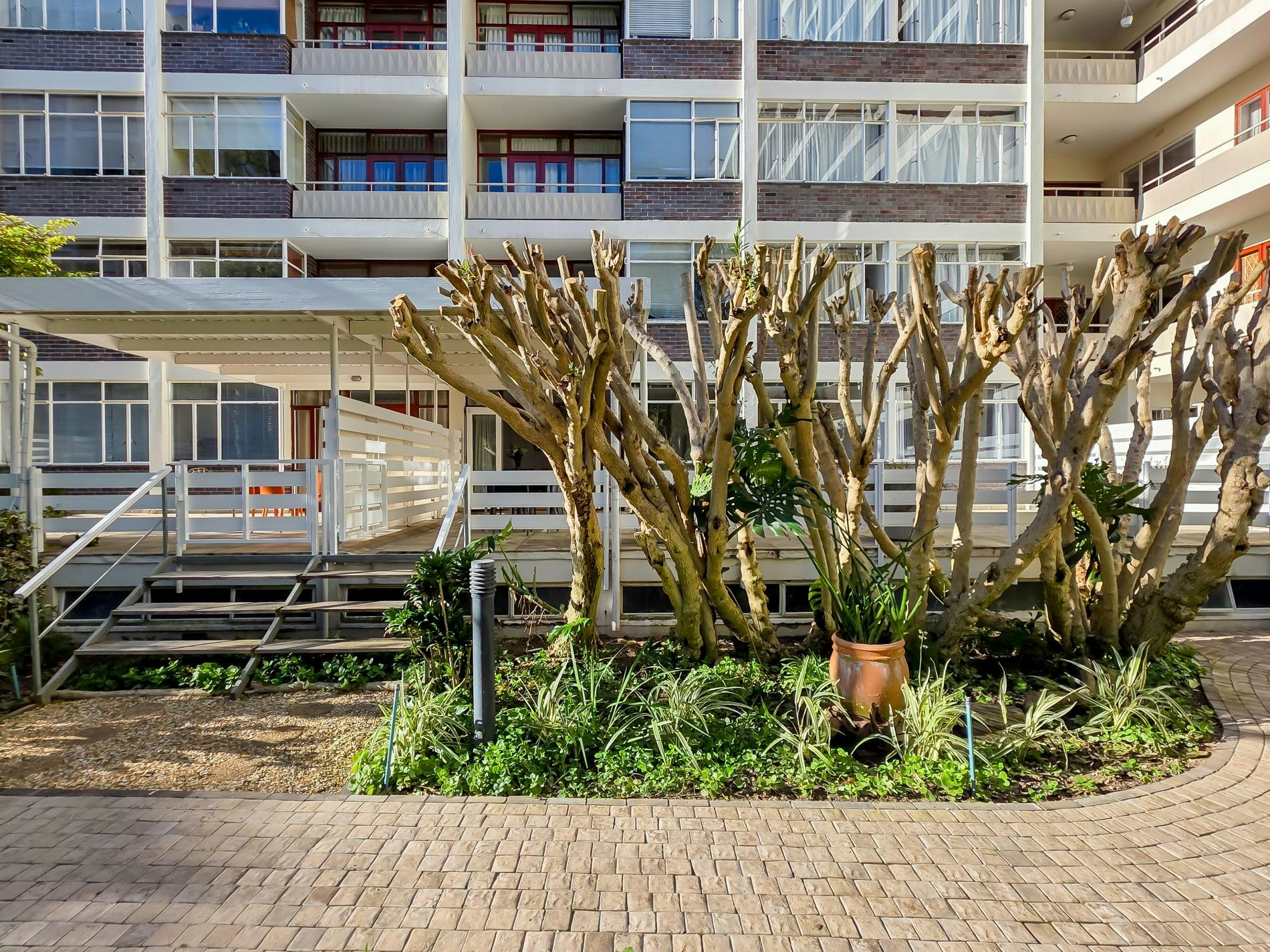 St Martini Gardens Patio Apartment image no 32 of 41