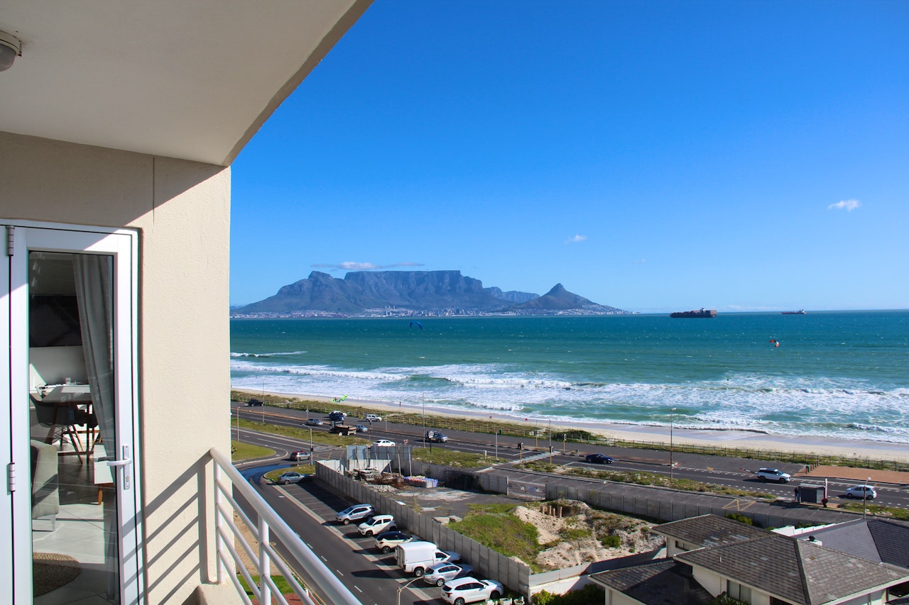 Bloubergstrand Accommodation at  | Viya