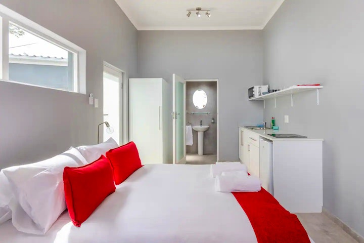 Cape Town Accommodation at Morningside Apartment 6C | Viya
