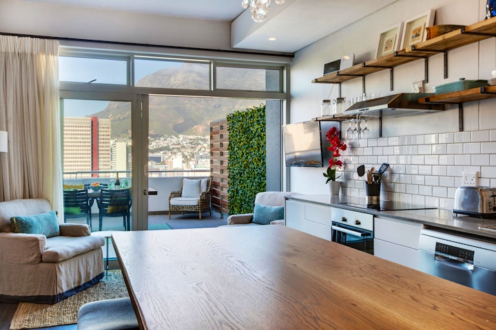 Cape Town Accommodation at Table Mountain Apartment 1108 | Viya