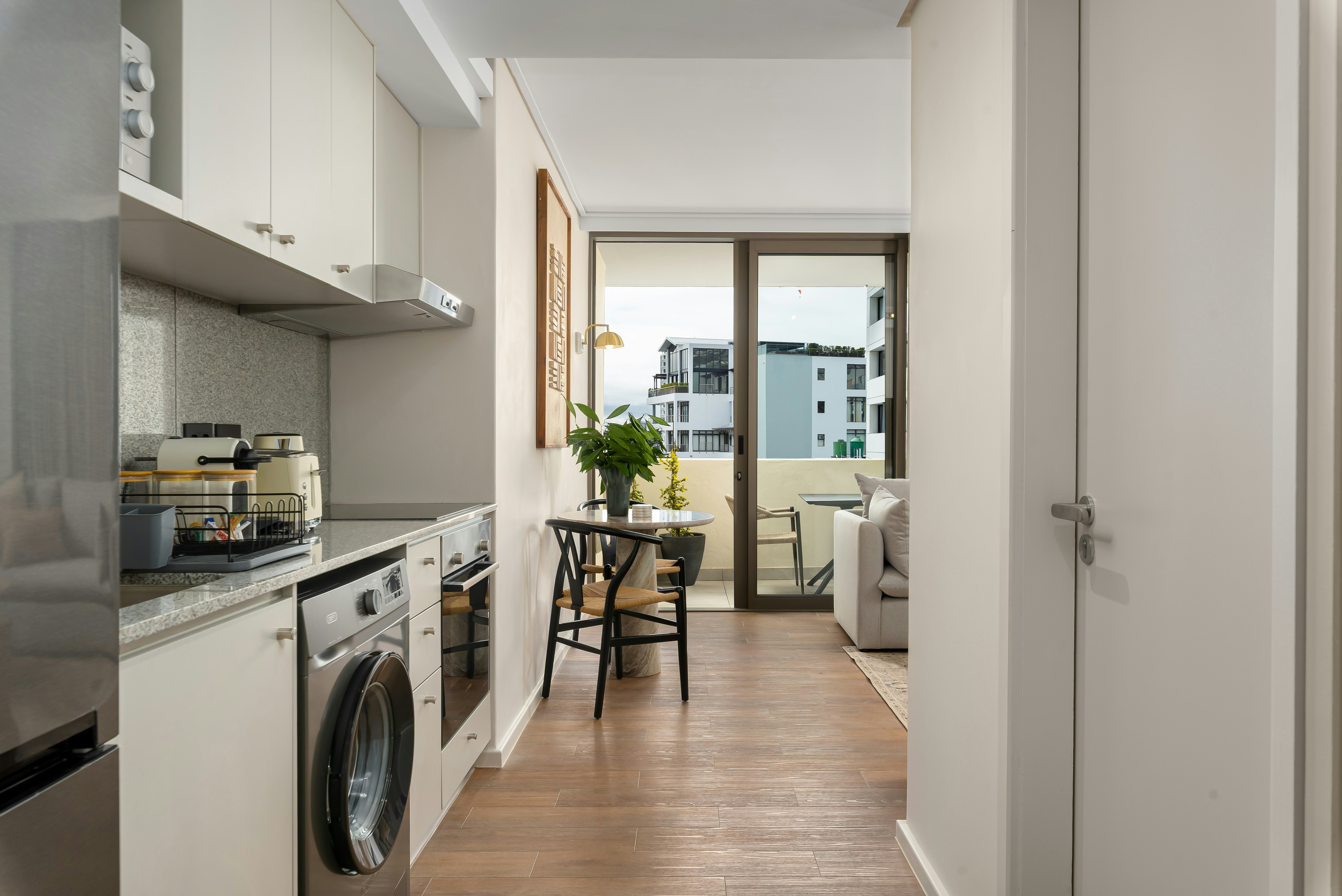 Dolce Vita Stylish Sea Point Retreat image no 3 of 15