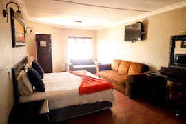 North West Accommodation at Die Geel Huis Guesthouse | Viya