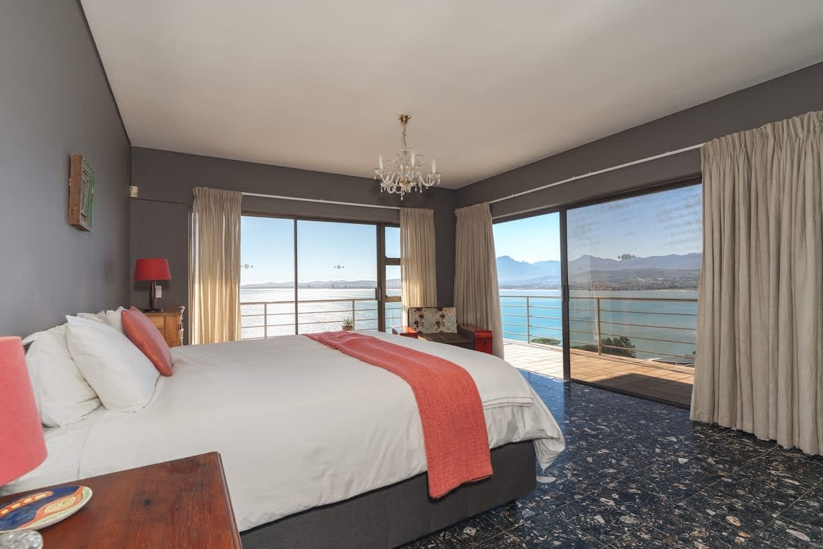 Gordon's Bay Villa with Sea and Mountain Views image no 26 of 38