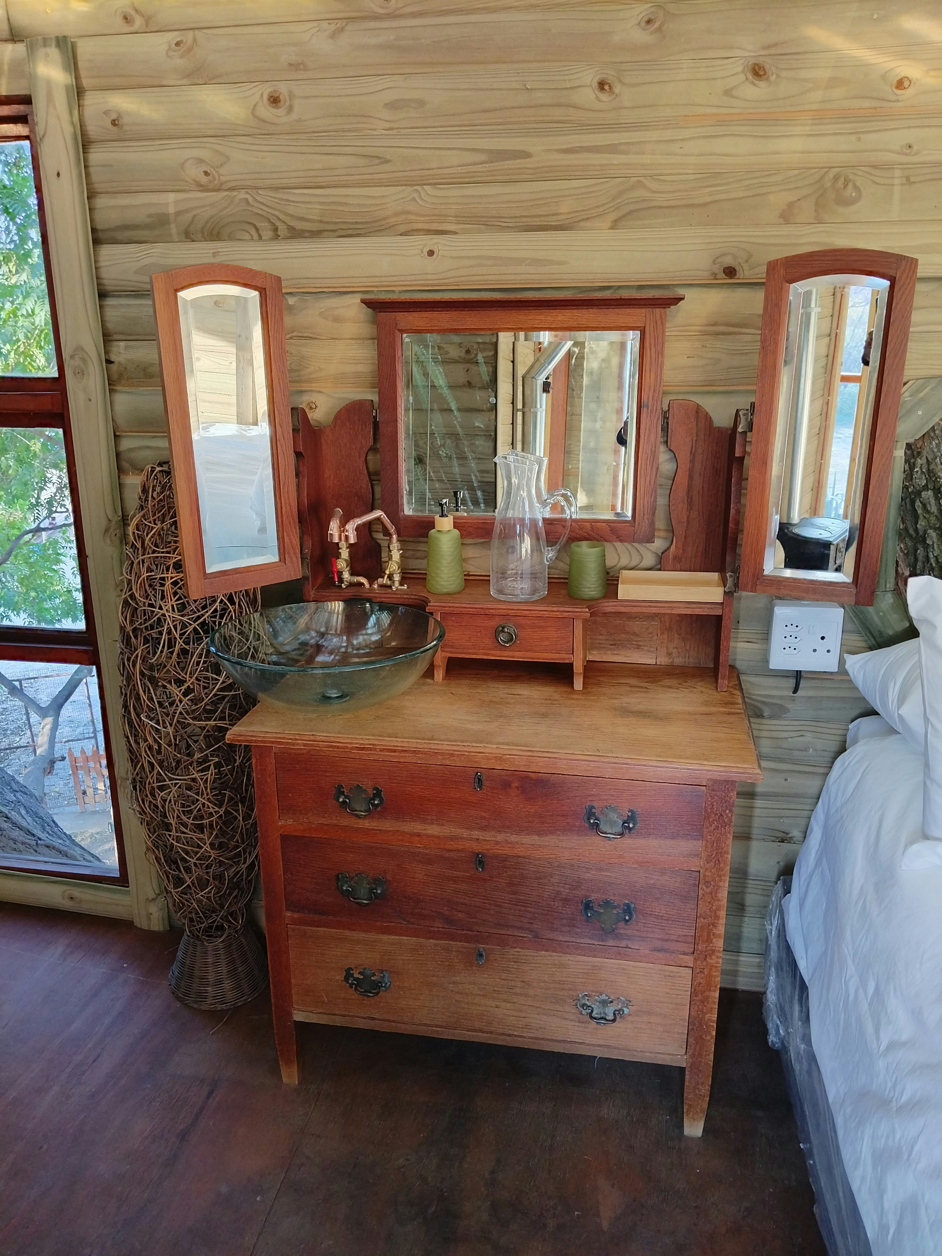 Tree House Living image no 9 of 14