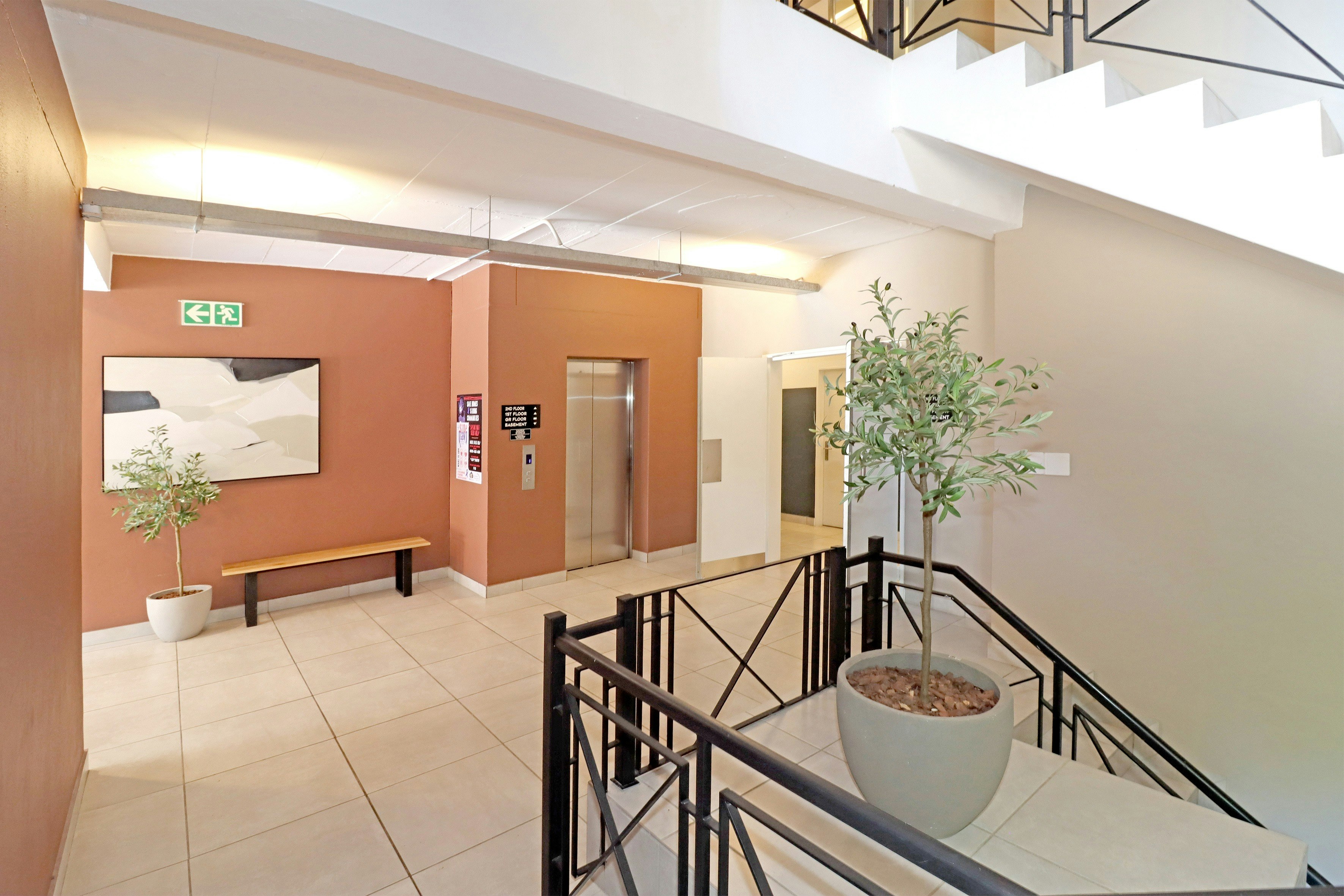 Elegant Studio in Illovo image no 20 of 38