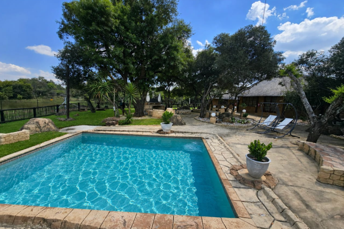 Wild Thorn Bush Lodge image no 1 of 22