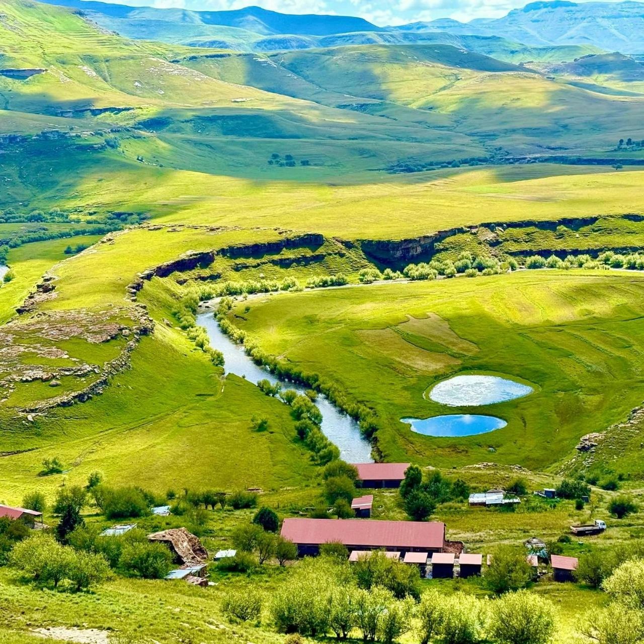 Tsoelike River Lodge | LekkeSlaap