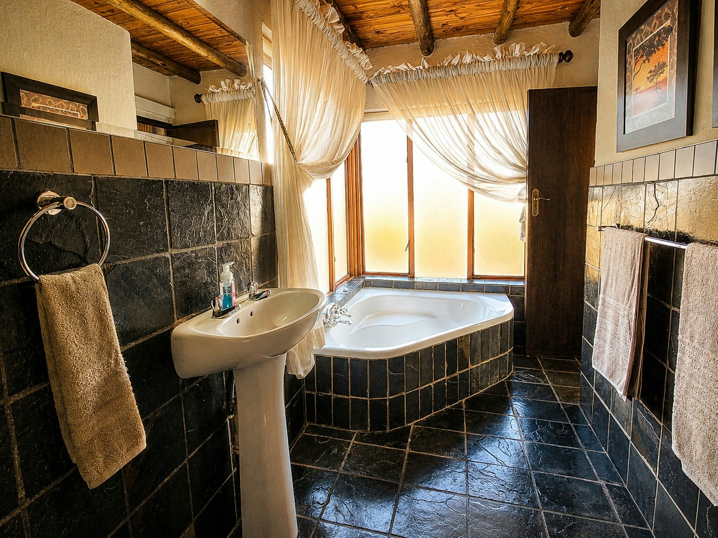 Mafuta Lodge - 228 image no 20 of 24