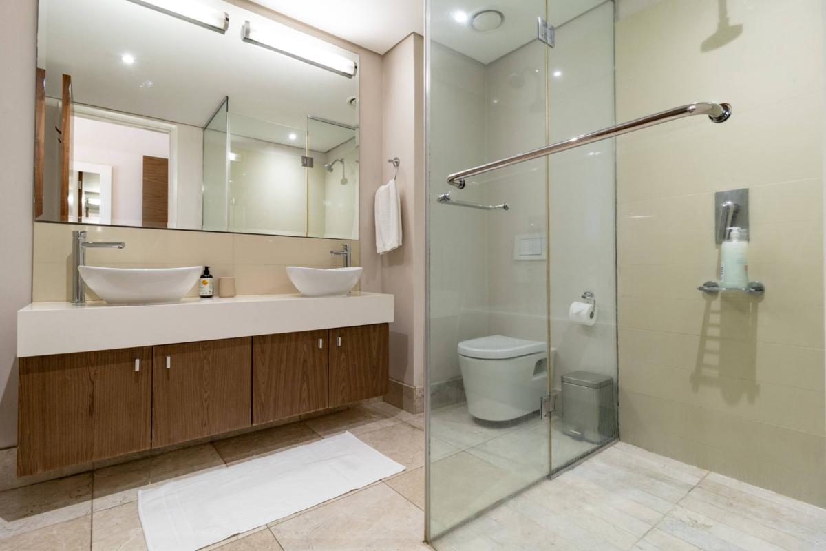 Canal Quays 2 Bed Apartment image no 8 of 20