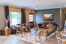 Drakensberg Accommodation at Talking Trees Self-Catering House | Viya