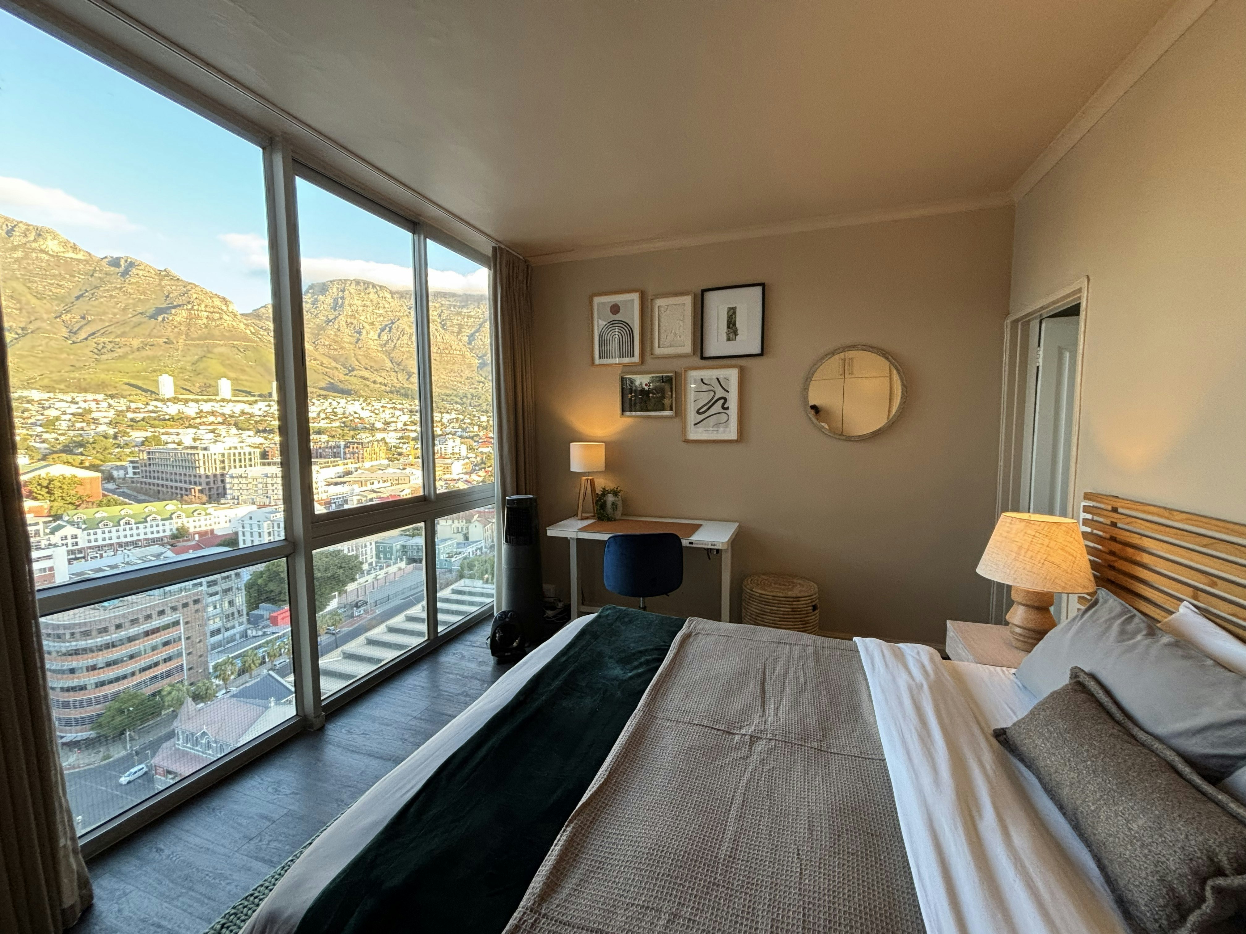 Luxury Top-Floor Retreat image no 36 of 82