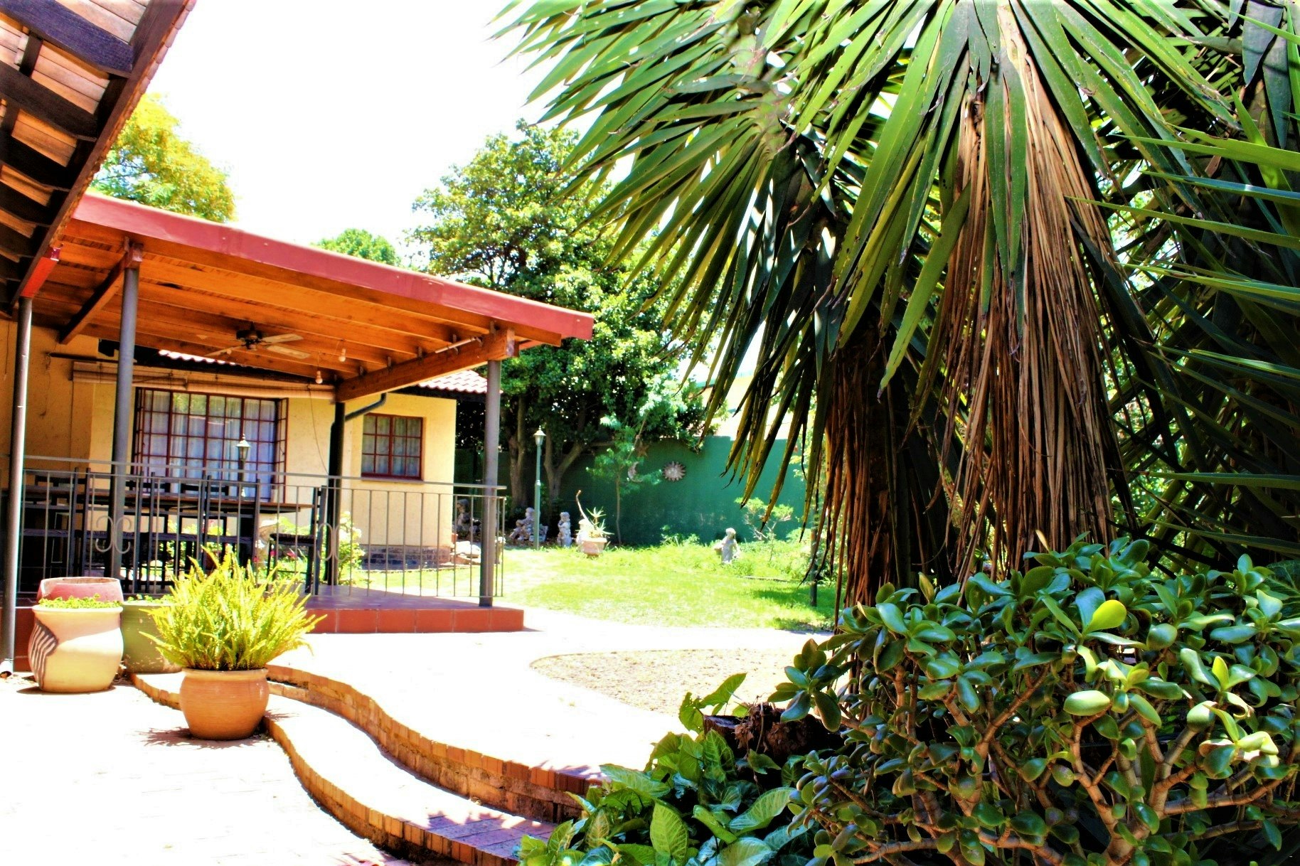 Dinky's Paulshof Cottage image no 1 of 28