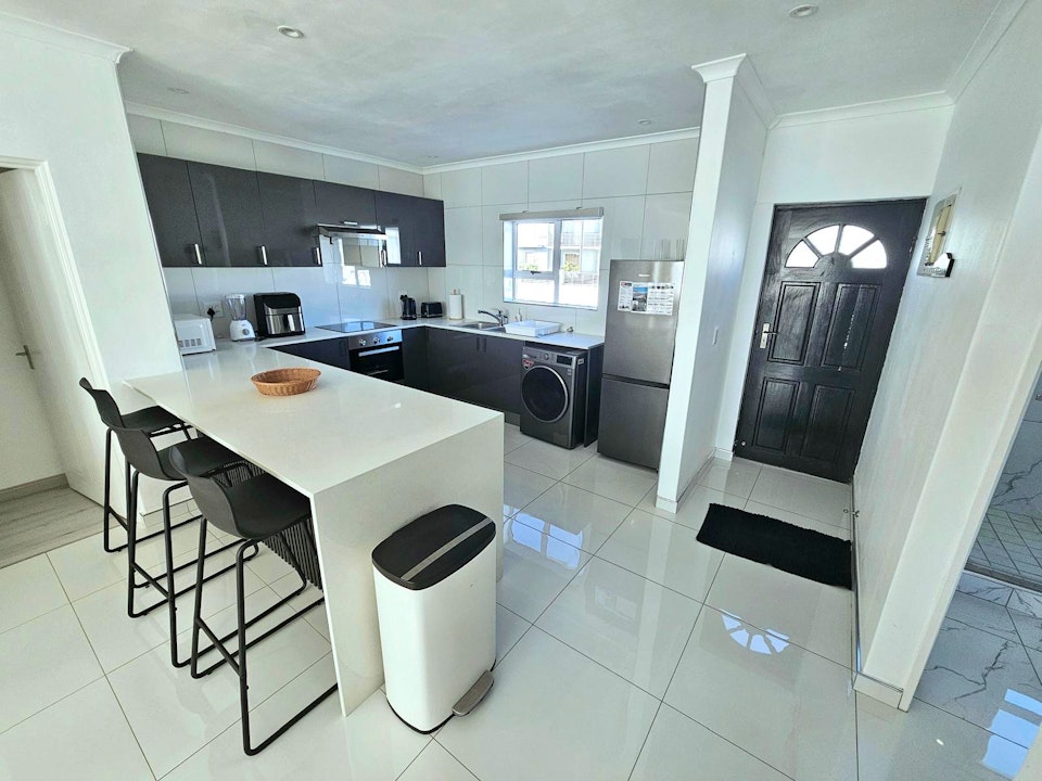 Bloubergstrand Accommodation at  | Viya