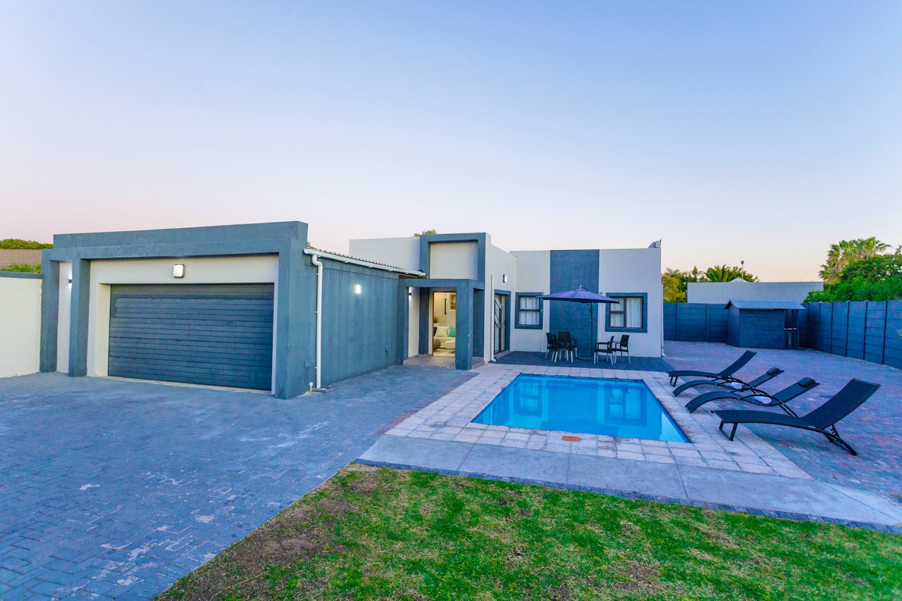 Bloubergstrand Accommodation at  | Viya