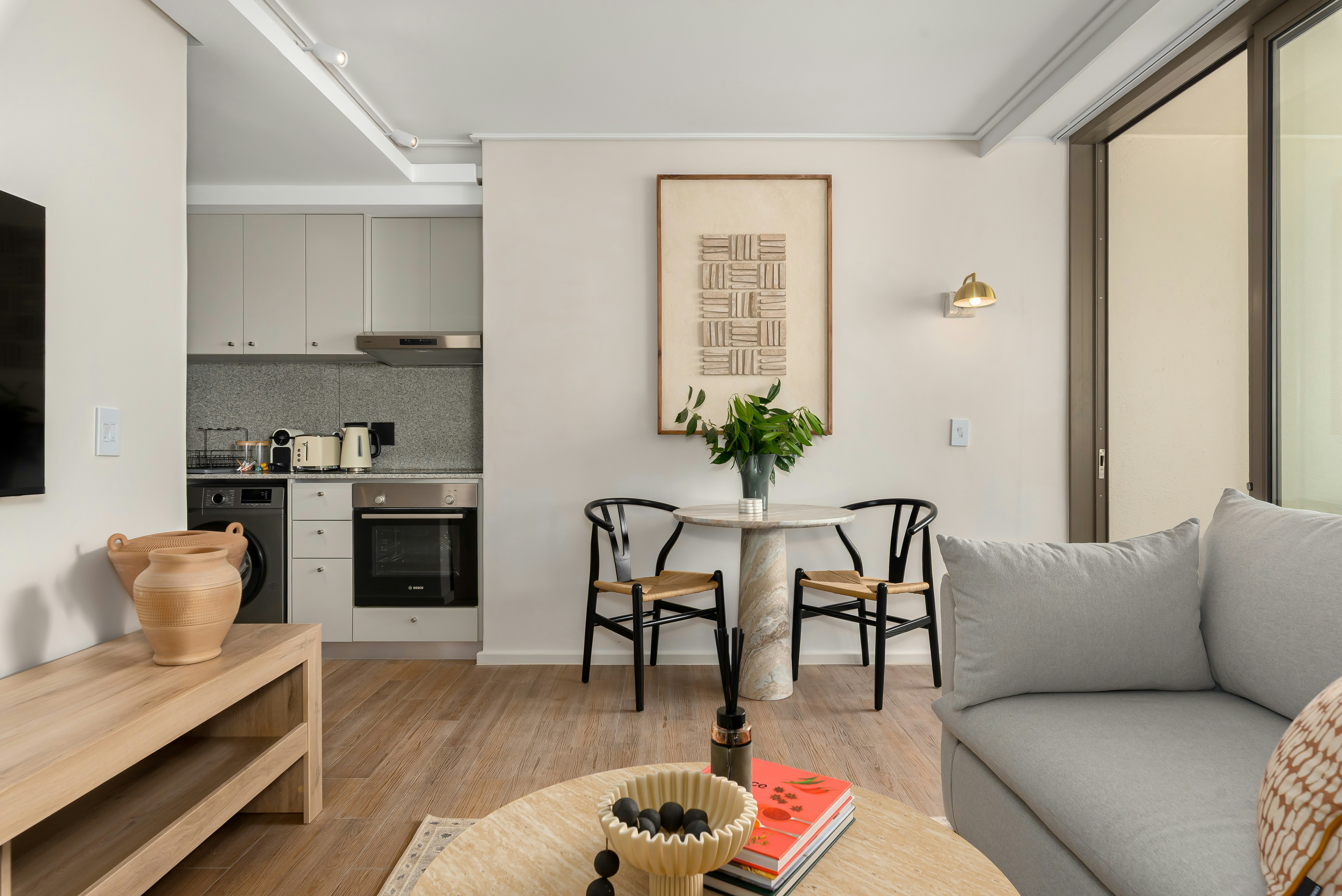Dolce Vita Stylish Sea Point Retreat image no 7 of 15