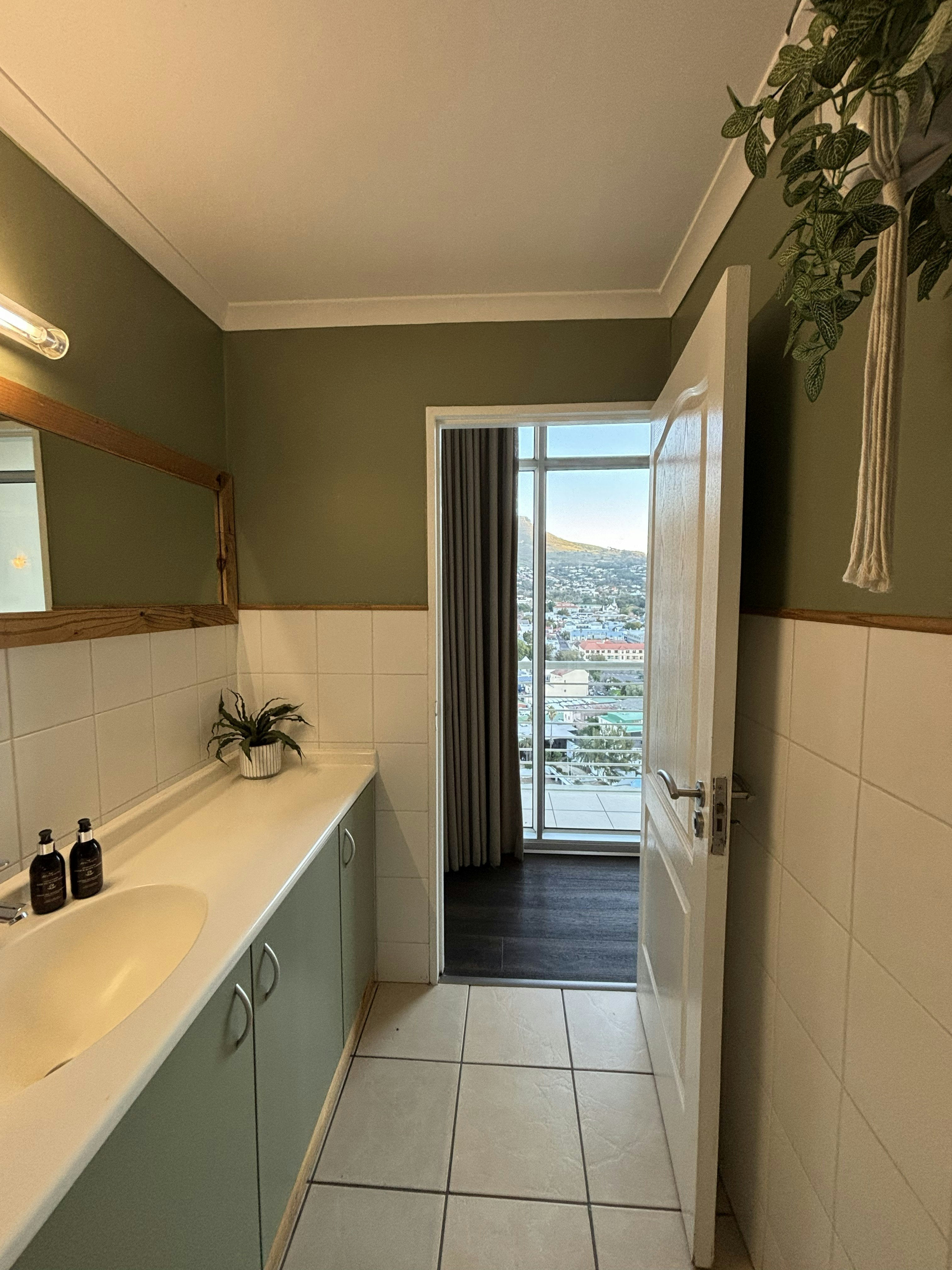 Luxury Top-Floor Retreat image no 63 of 82