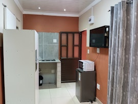 Northern Suburbs Accommodation at Penny's Rest House | Viya